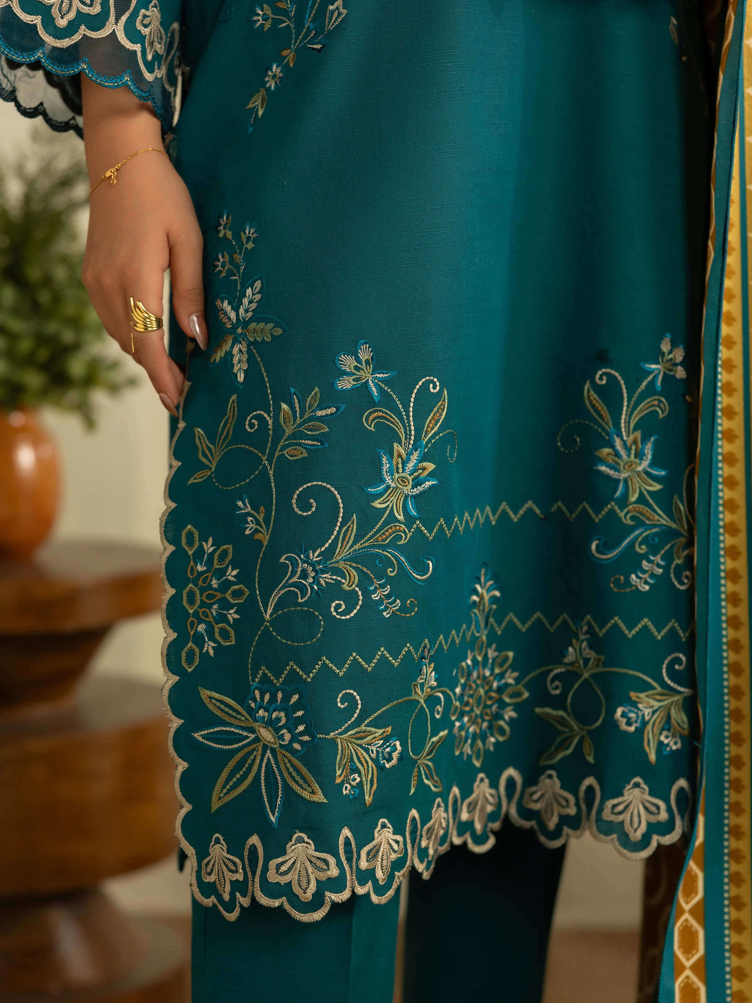 Pret Embroidered Khaddar Suit - EWTKED5-84018-3P - Image 4