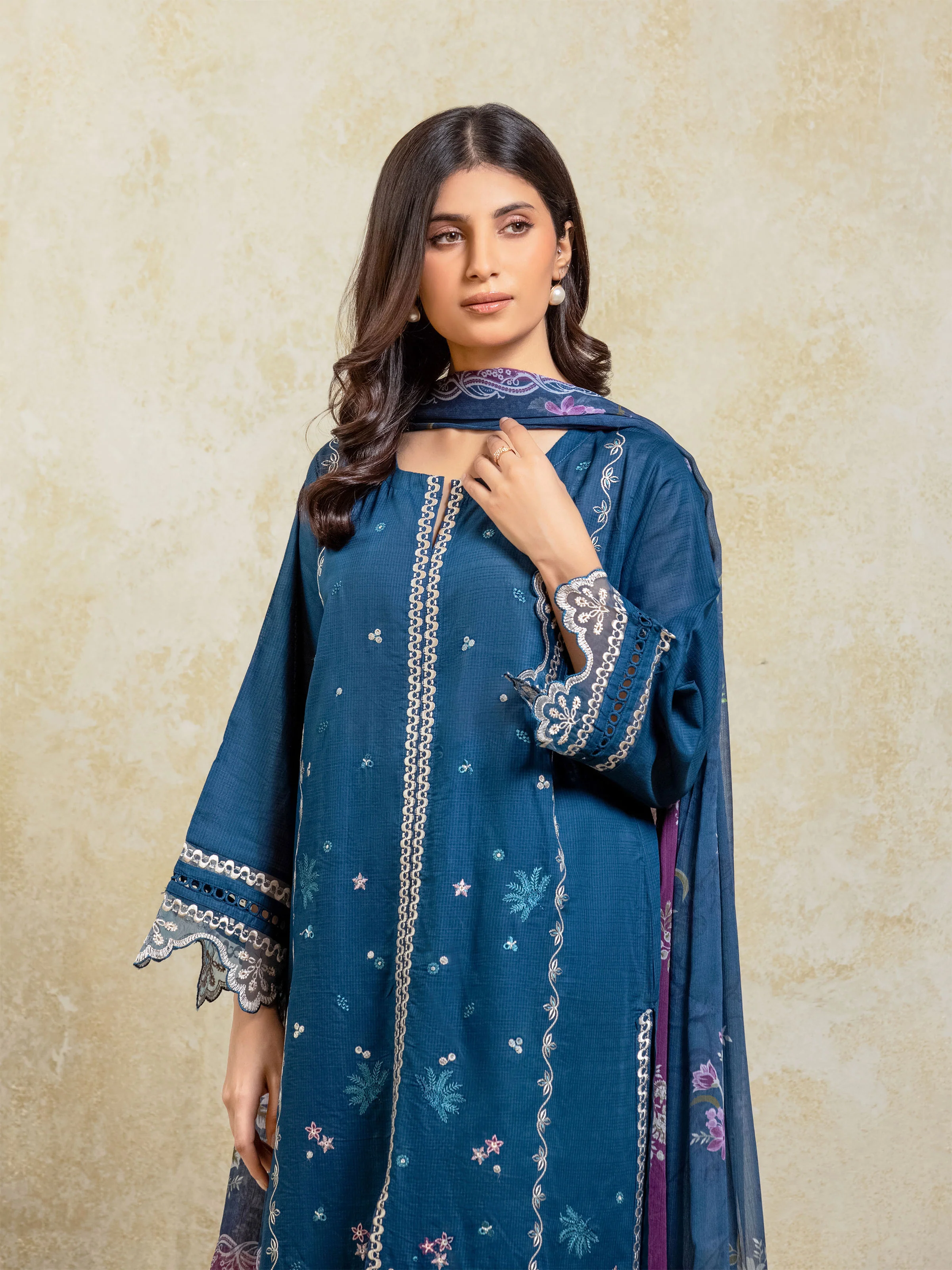 Pret Embroidered Lawn Slub Suit - EWTKE5-82107-3P - Image 2