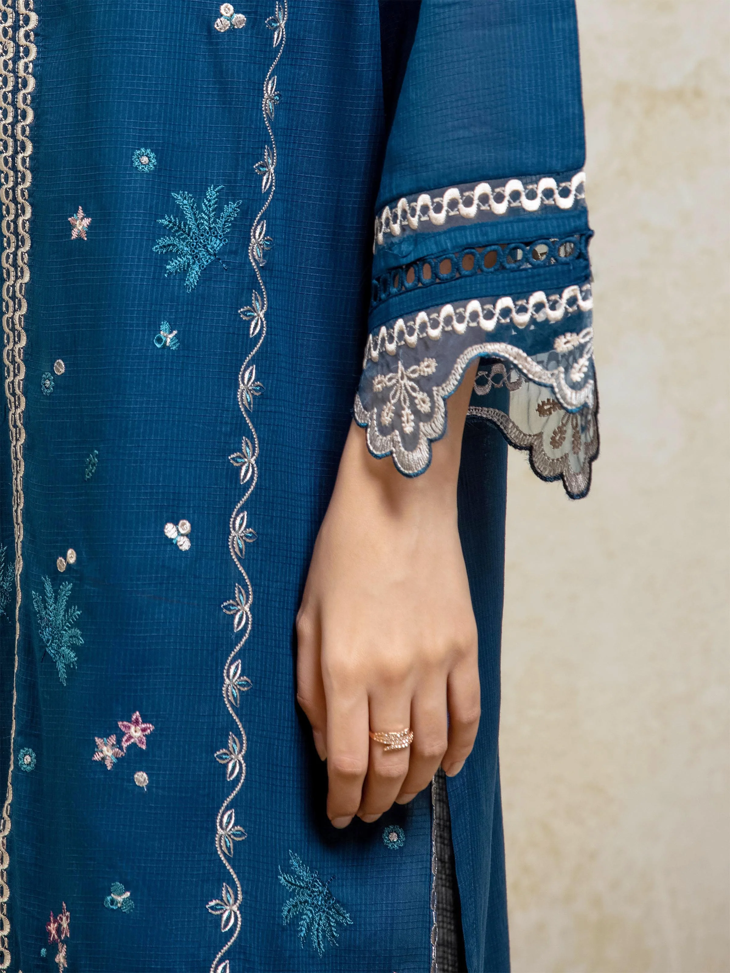 Pret Embroidered Lawn Slub Suit - EWTKE5-82107-3P - Image 3