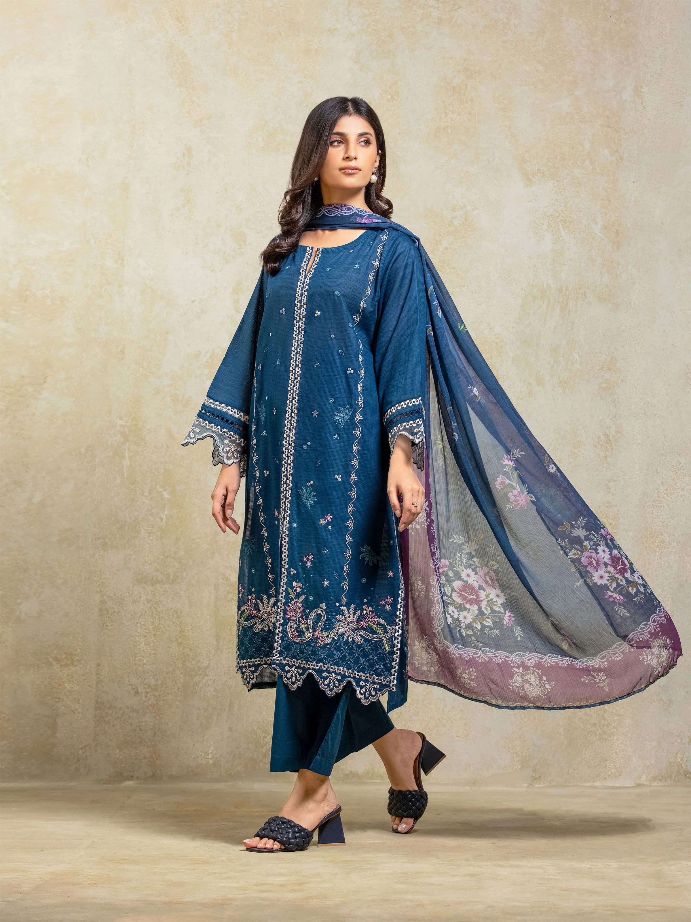 Pret Embroidered Lawn Slub Suit - EWTKE5-82107-3P - Image 4