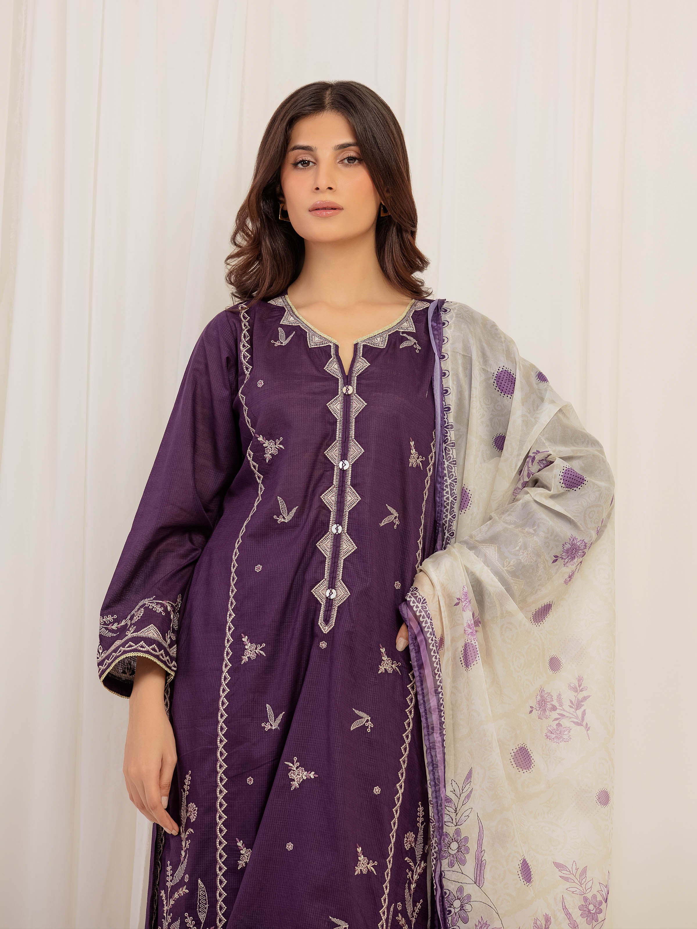 Pret Embroidered Lawn Slub Suit - EWTKE5-82109-3P - Image 2