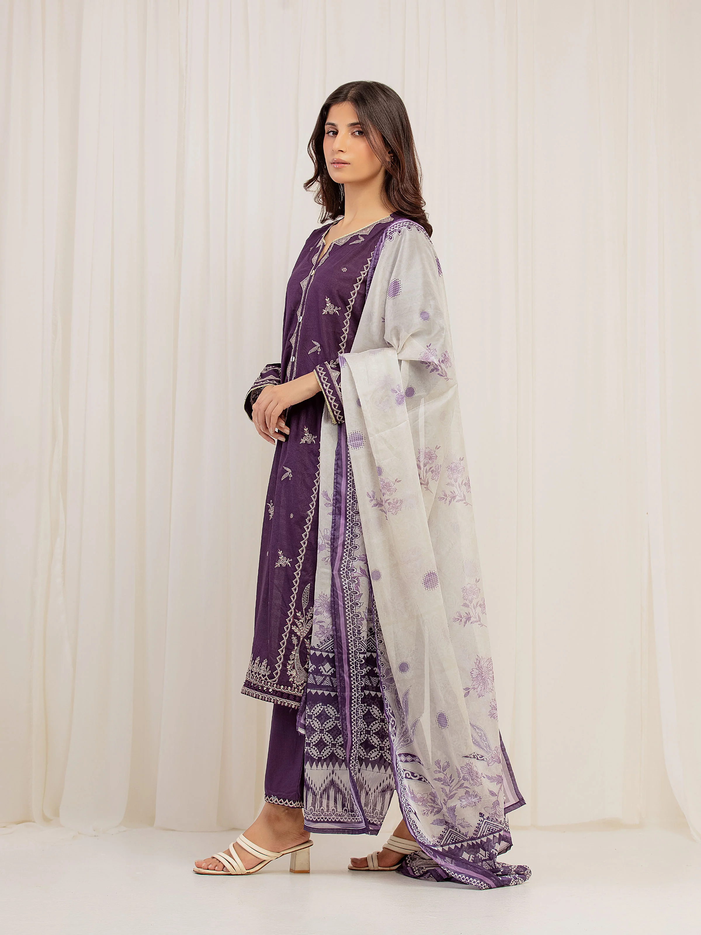 Pret Embroidered Lawn Slub Suit - EWTKE5-82109-3P - Image 5