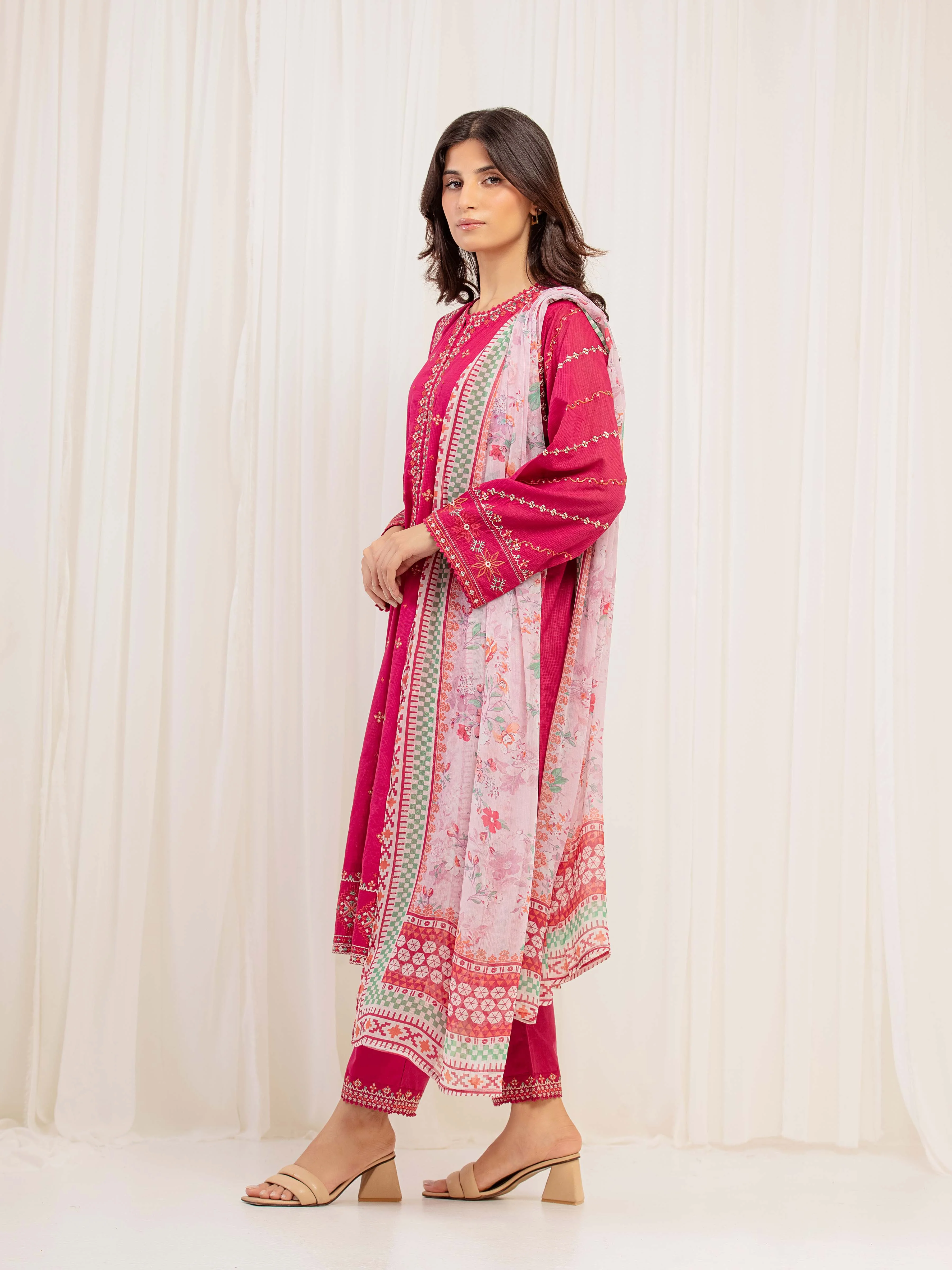 Pret Embroidered Lawn Slub Suit - EWTKE5-82130-3P - Image 5