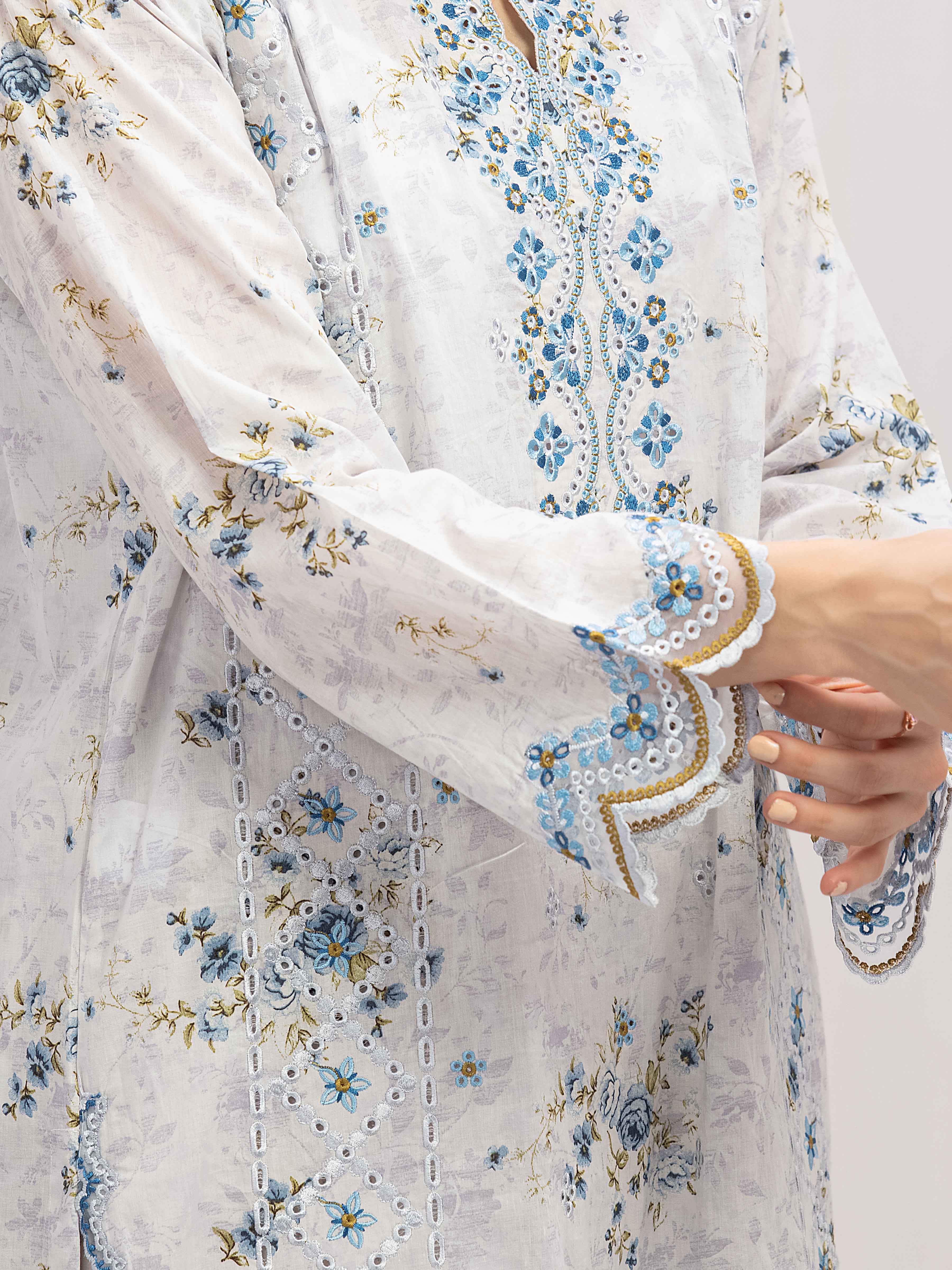 Pret Embroidered Lawn Suit - EWTKE5-81090-3P - Image 3