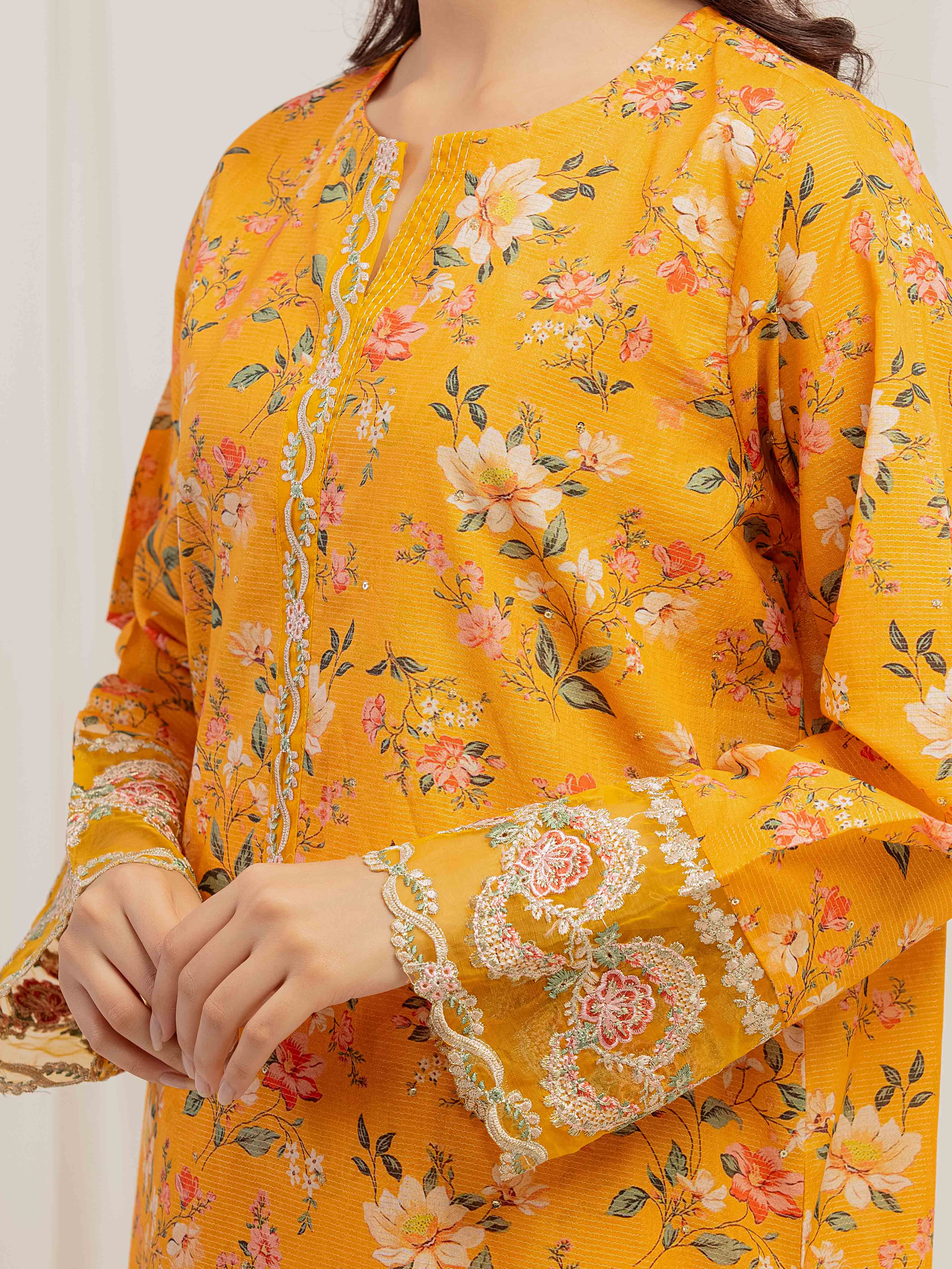 Pret Embroidered Lawn Suit - EWTKE5-82330-3P - Image 3