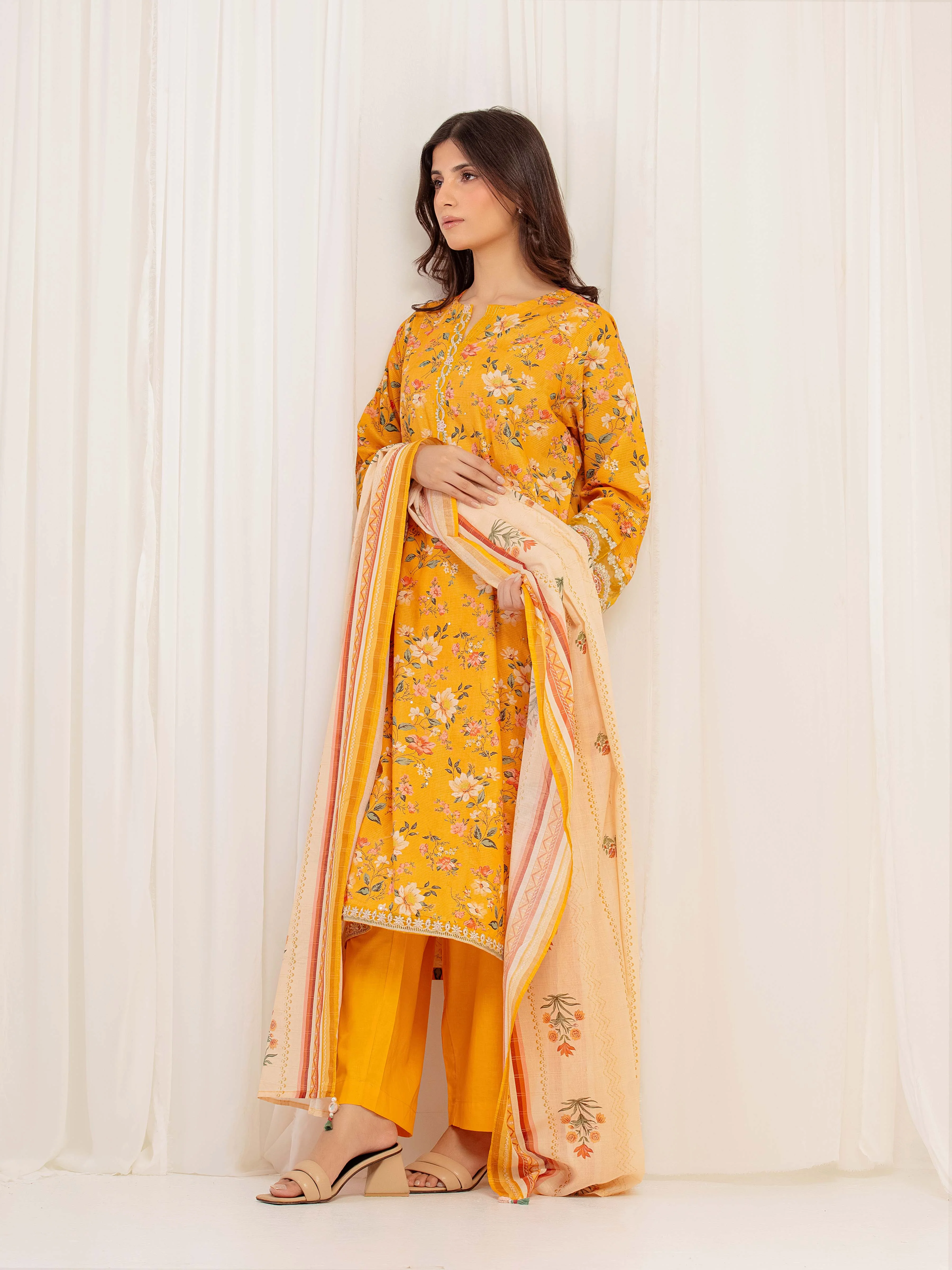 Pret Embroidered Lawn Suit - EWTKE5-82330-3P - Image 4