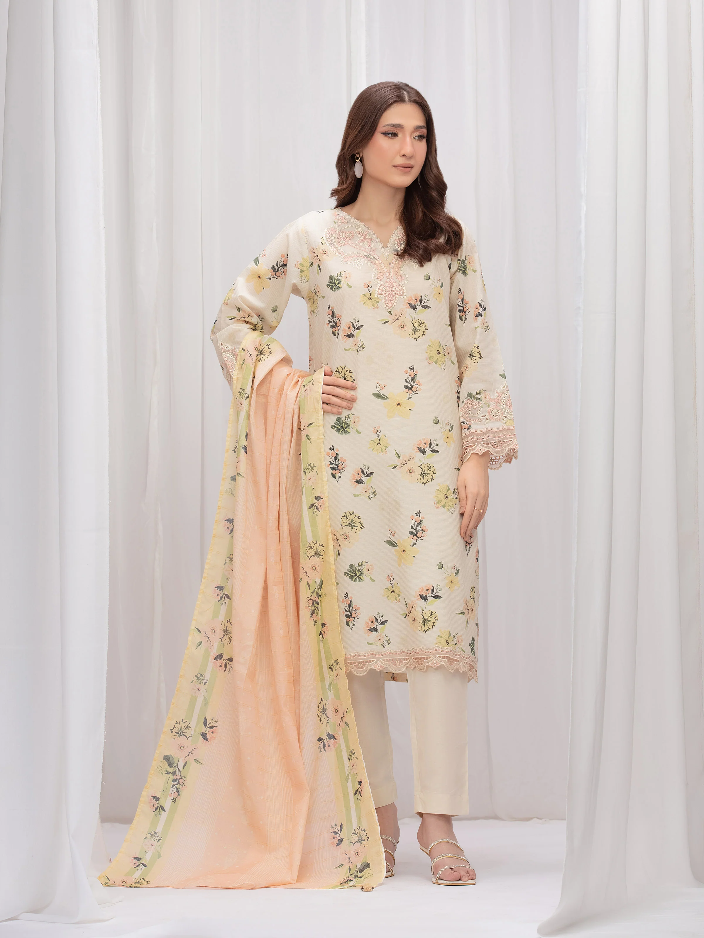 Pret Embroidered Lawn Suit - EWTKE5-82331-3P - Image 5