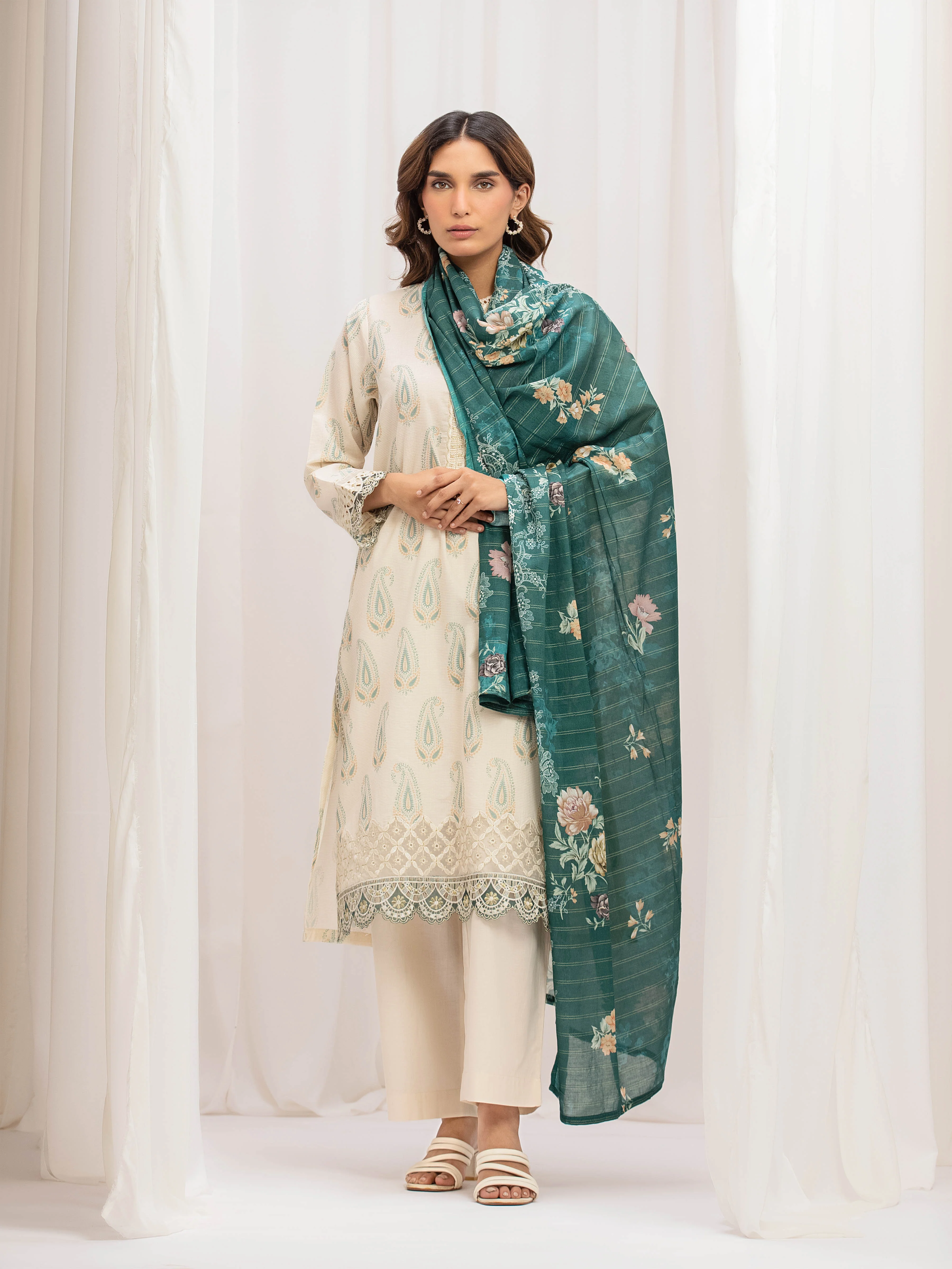 Pret Embroidered Lawn Suit - EWTKE5-82333-3P
