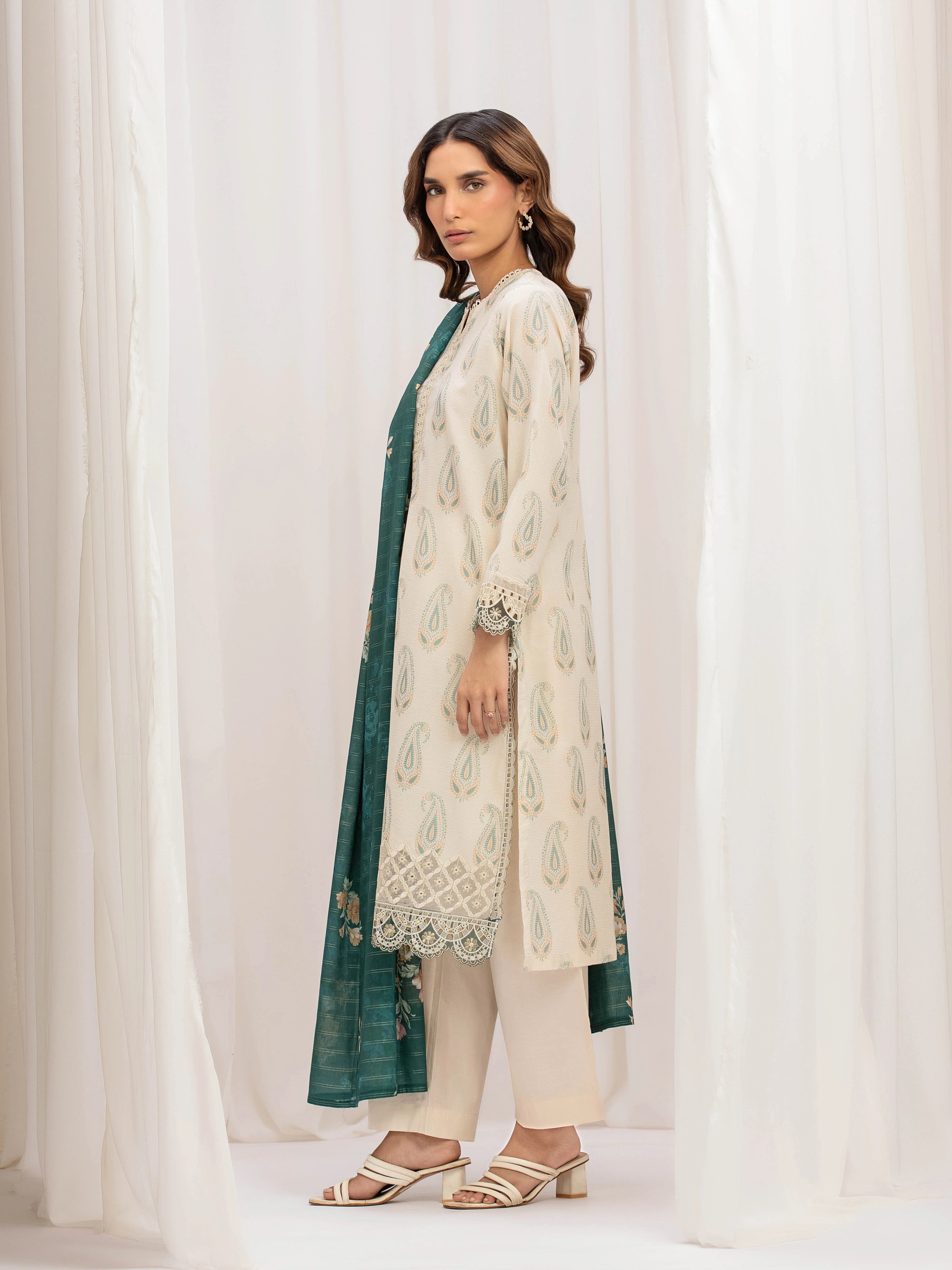 Pret Embroidered Lawn Suit - EWTKE5-82333-3P - Image 5