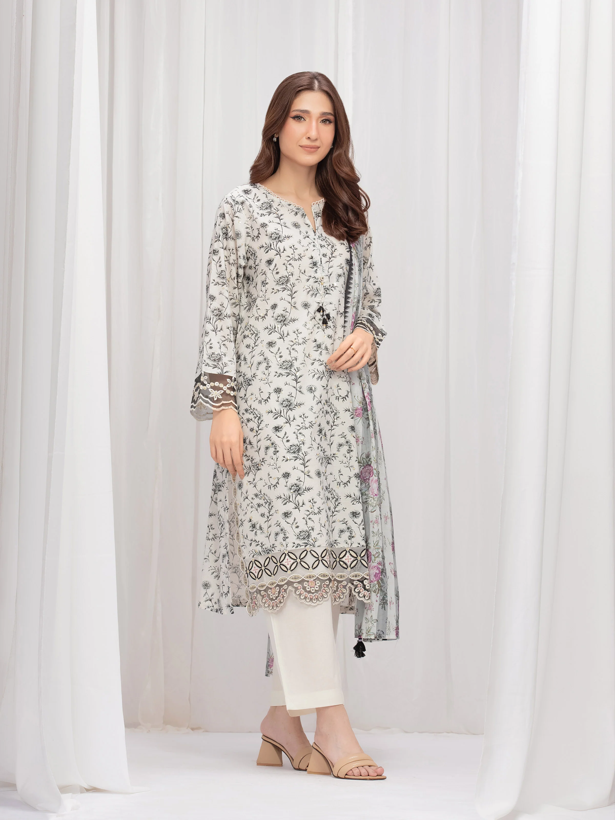 Pret Embroidered Lawn Suit - EWTKE5-82334-3P - Image 5