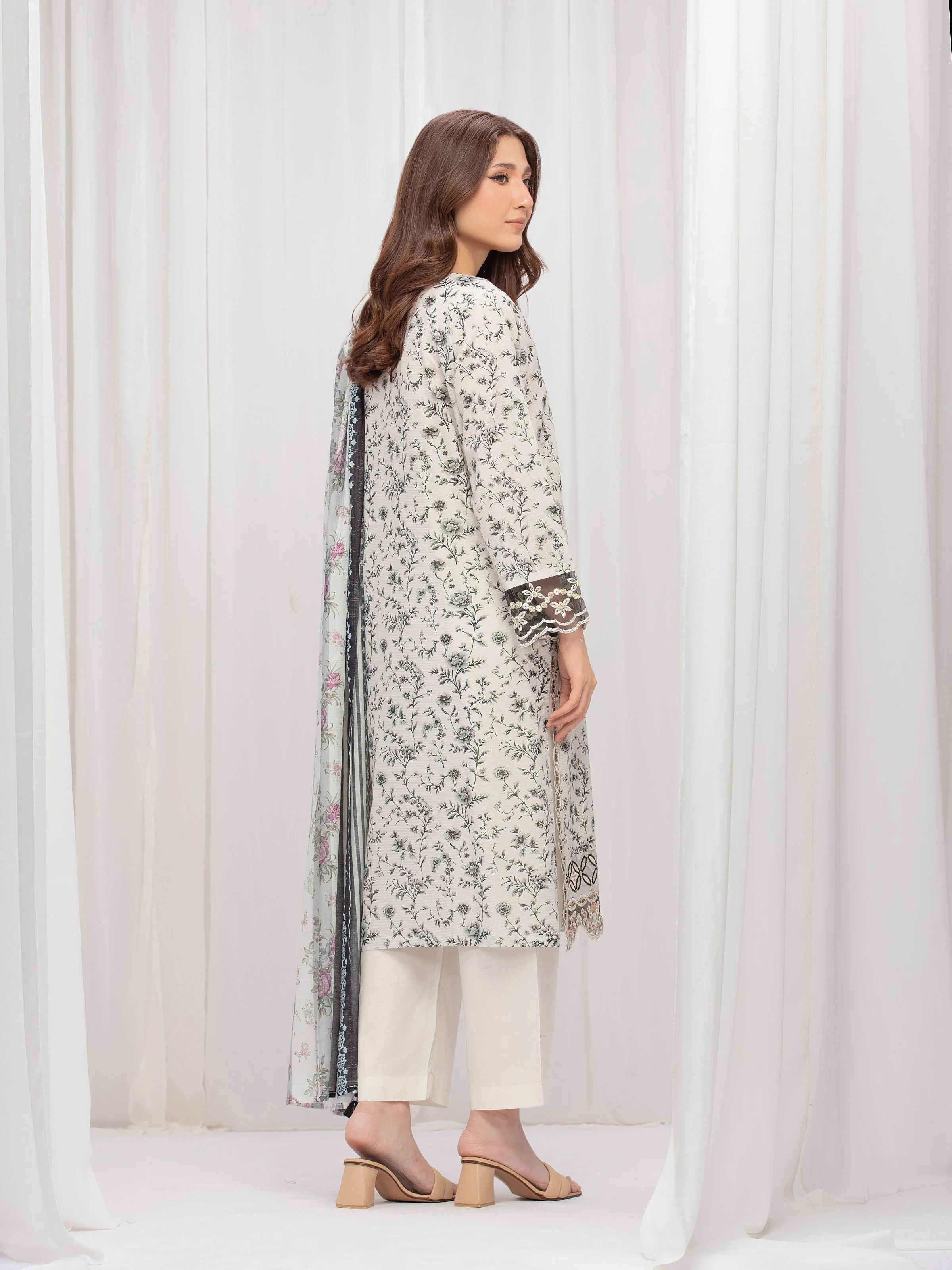 Pret Embroidered Lawn Suit - EWTKE5-82334-3P - Image 6
