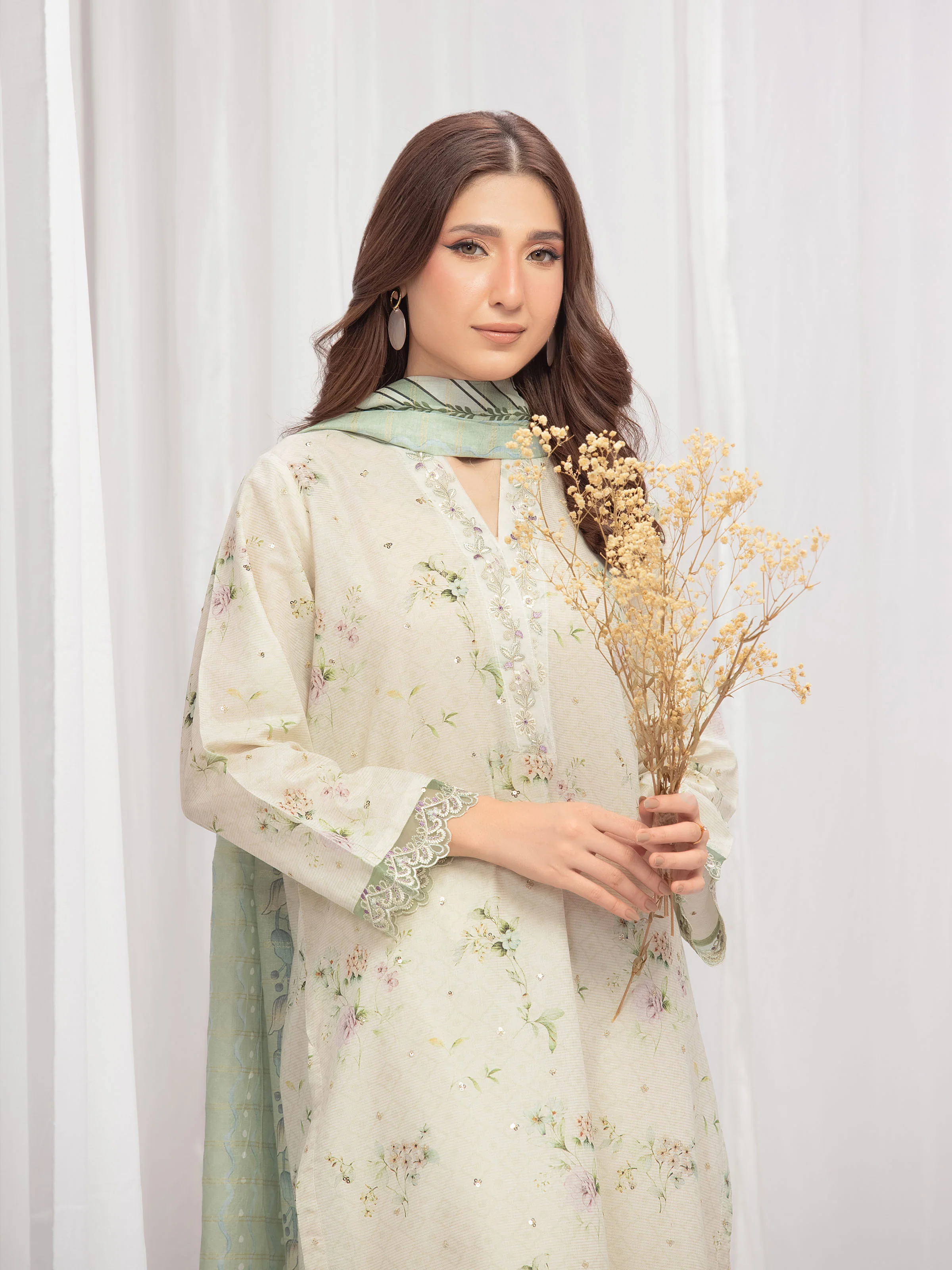 Pret Embroidered Lawn Suit - EWTKE5-82336-3P - Image 2