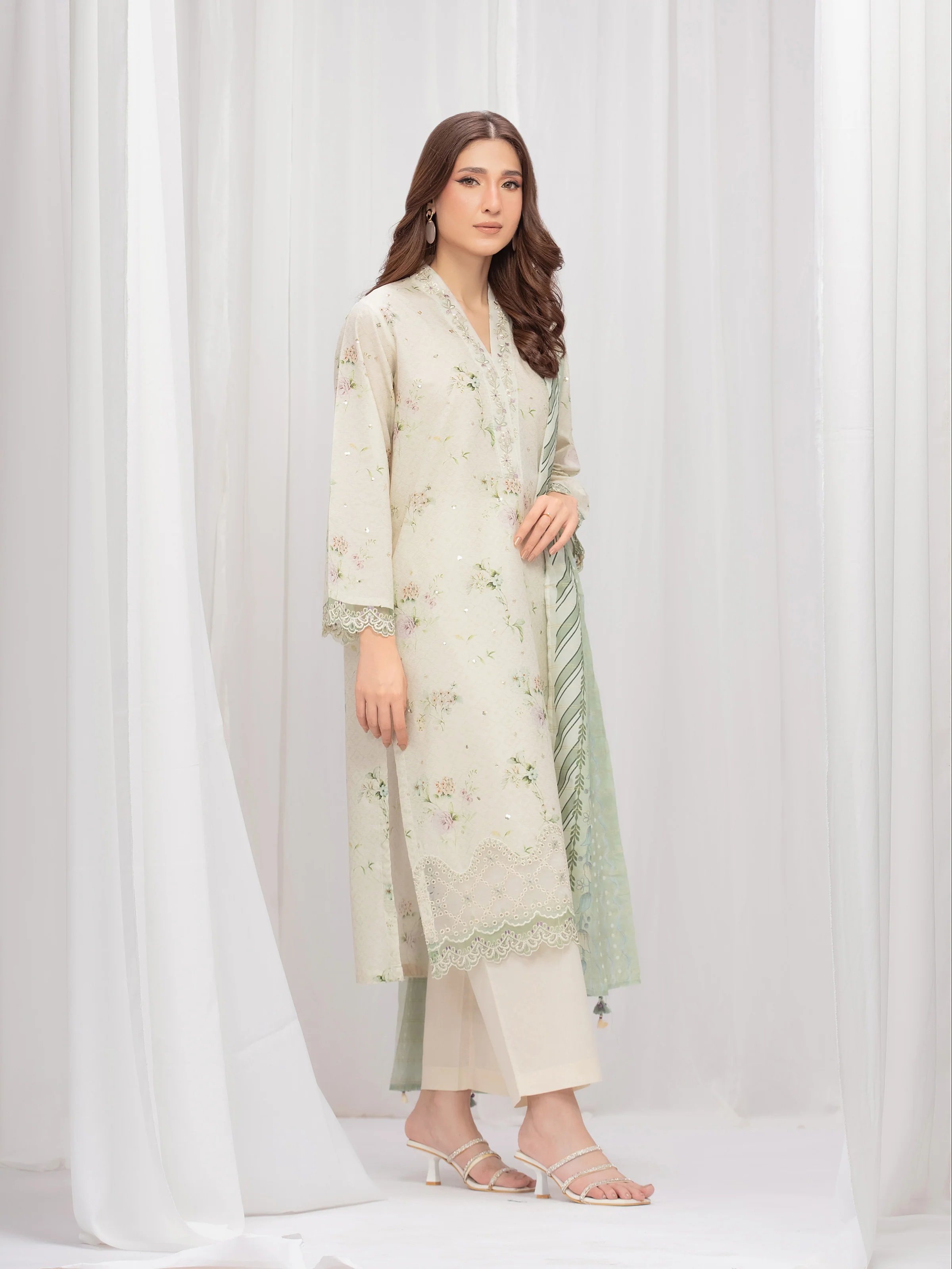 Pret Embroidered Lawn Suit - EWTKE5-82336-3P - Image 3