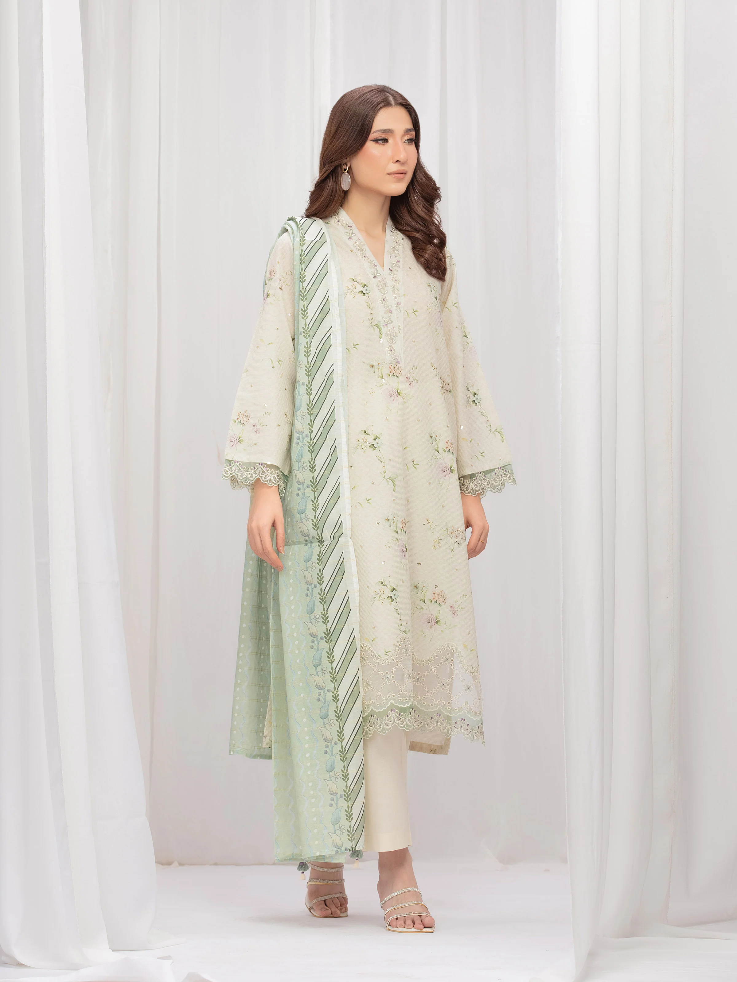 Pret Embroidered Lawn Suit - EWTKE5-82336-3P - Image 5