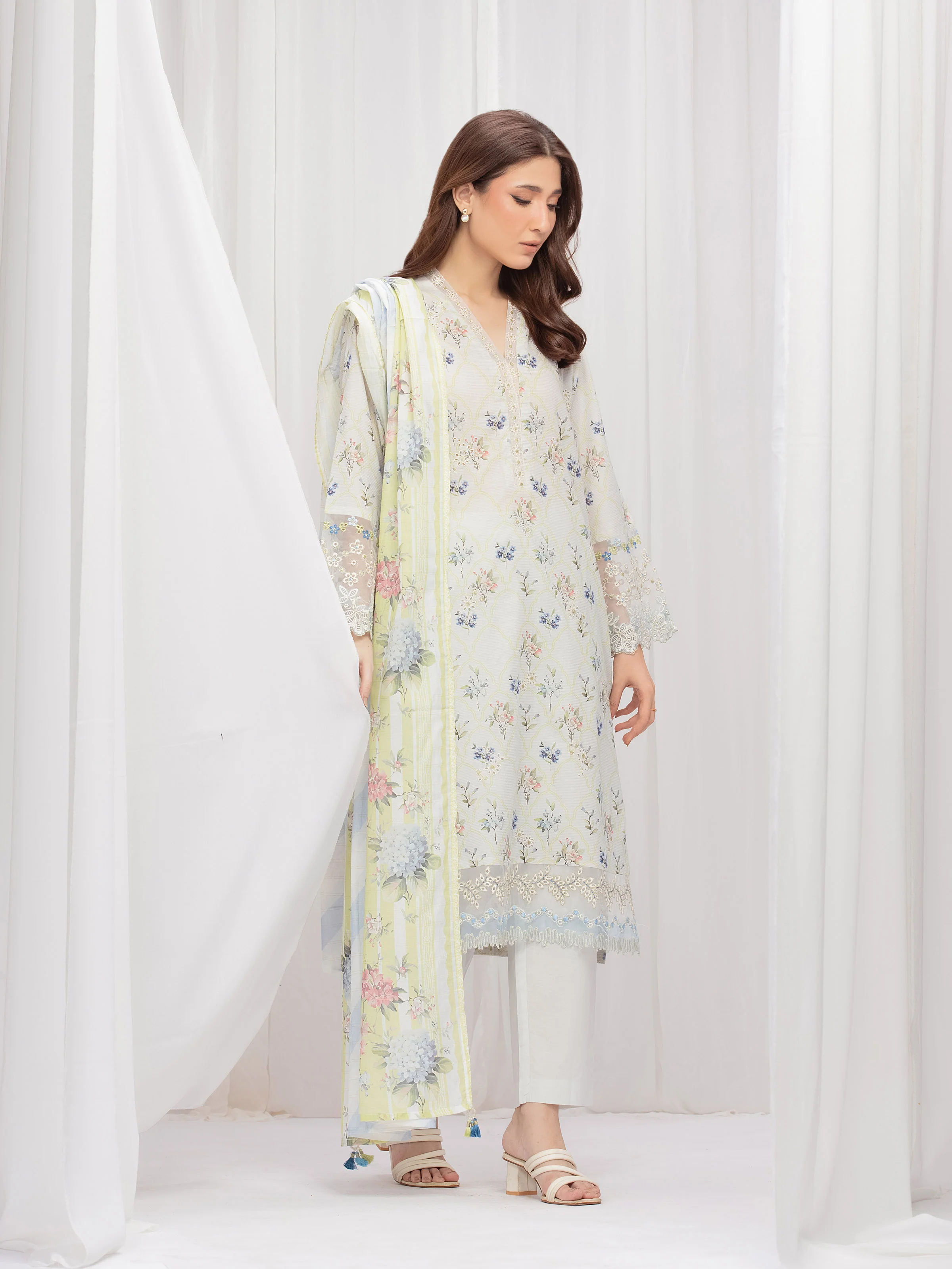 Pret Embroidered Lawn Suit - EWTKE5-82337-3P - Image 3