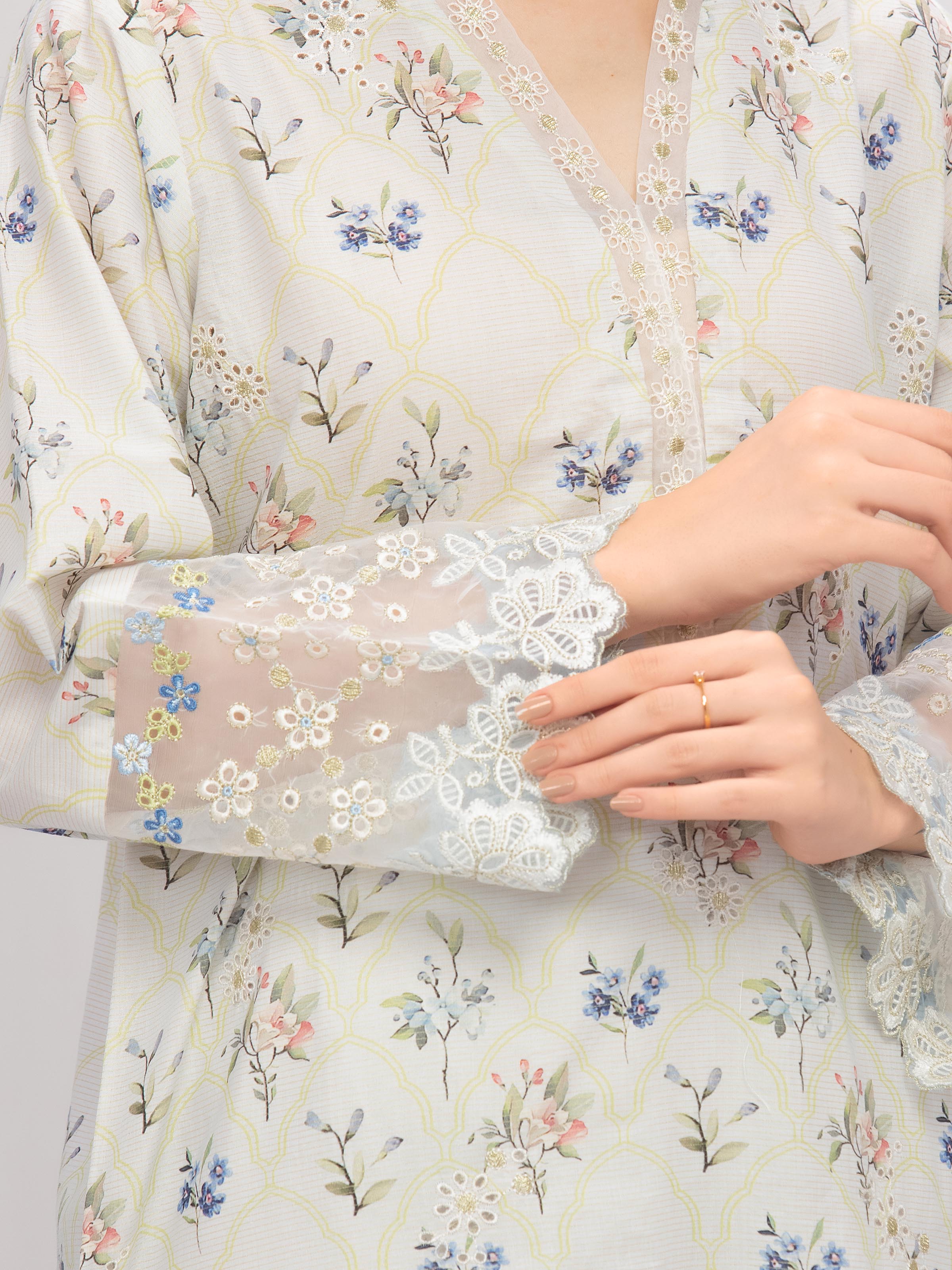 Pret Embroidered Lawn Suit - EWTKE5-82337-3P - Image 5