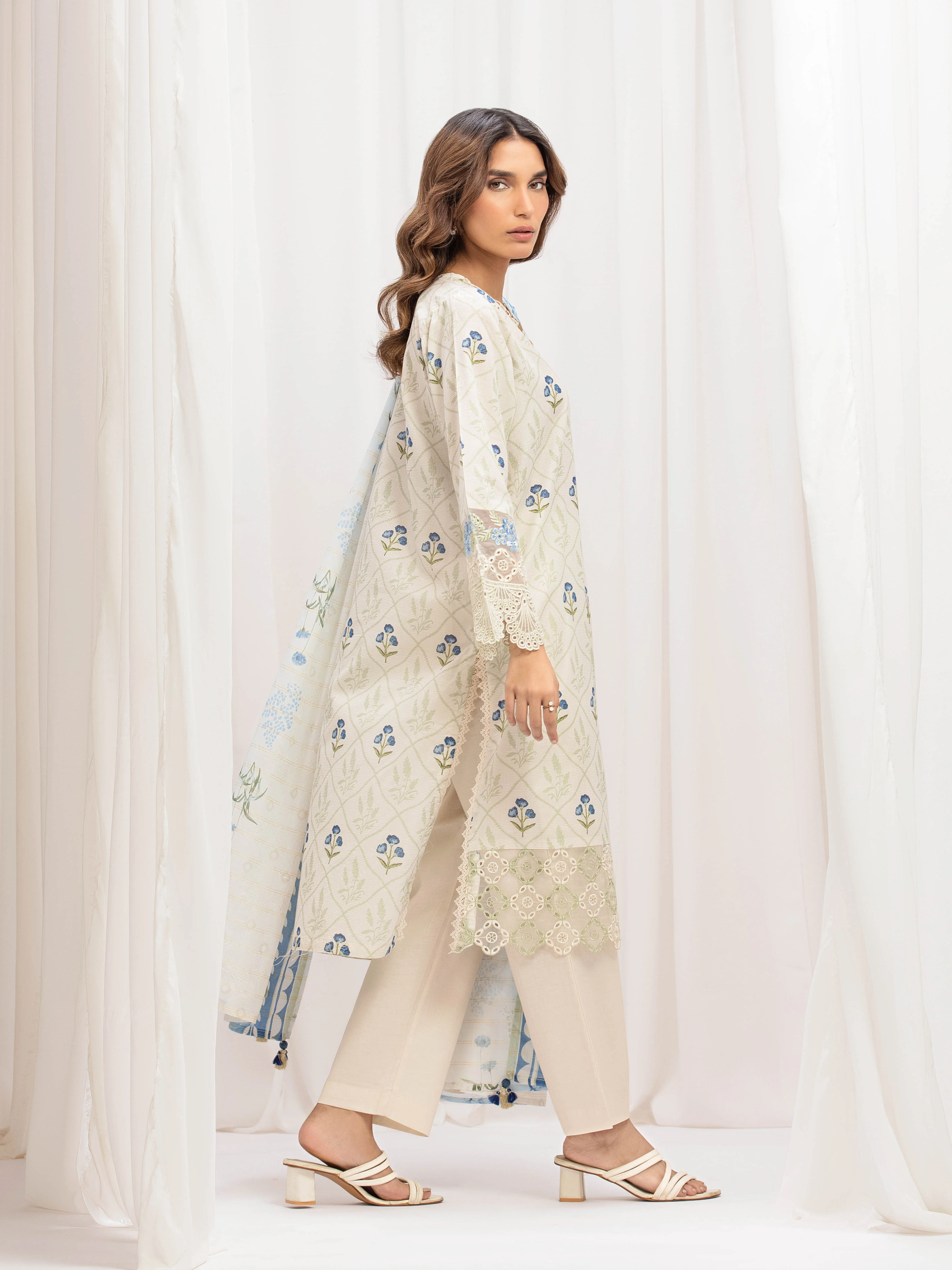 Pret Embroidered Lawn Suit - EWTKE5-82339-3P - Image 4