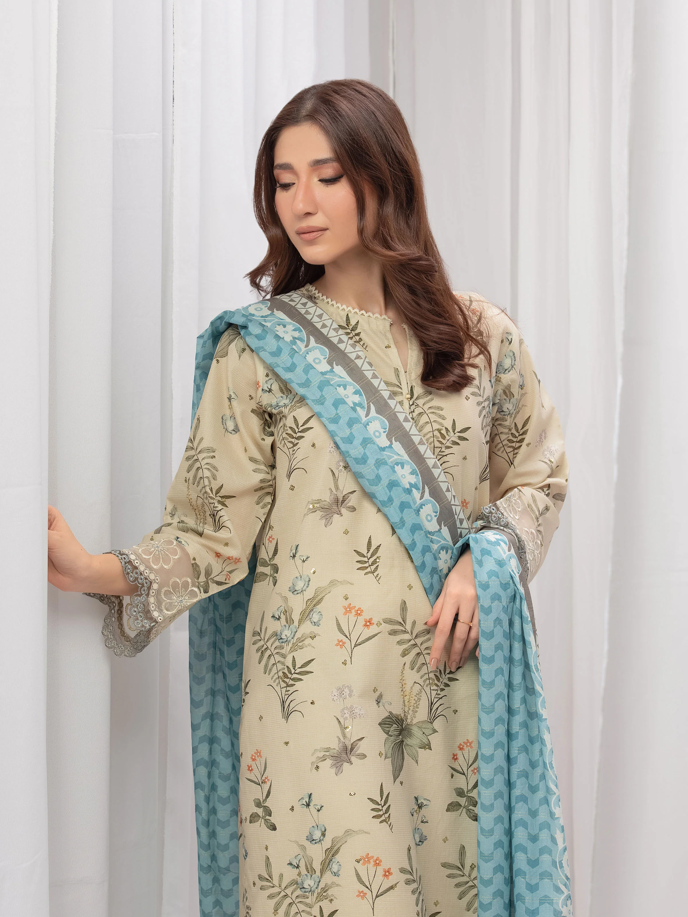 Pret Embroidered Lawn Suit - EWTKE5-82341-3P - Image 2