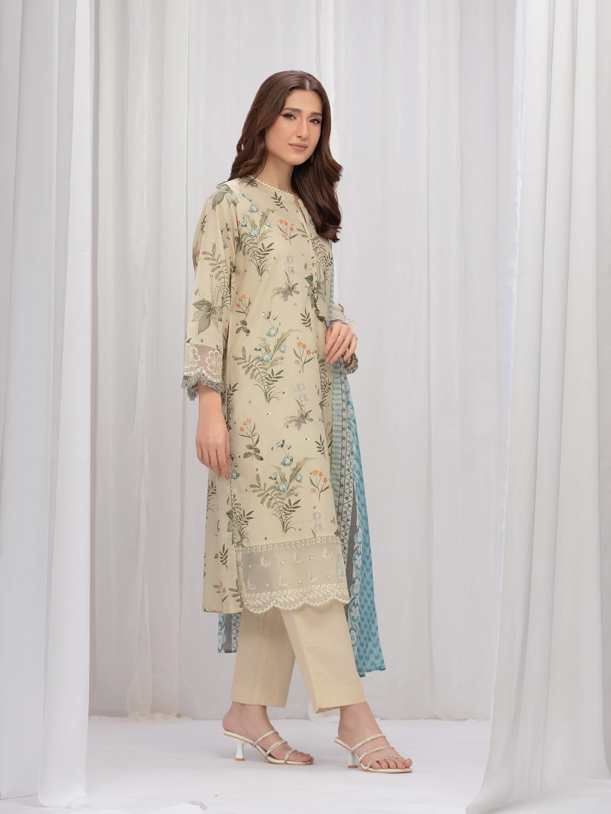 Pret Embroidered Lawn Suit - EWTKE5-82341-3P - Image 5