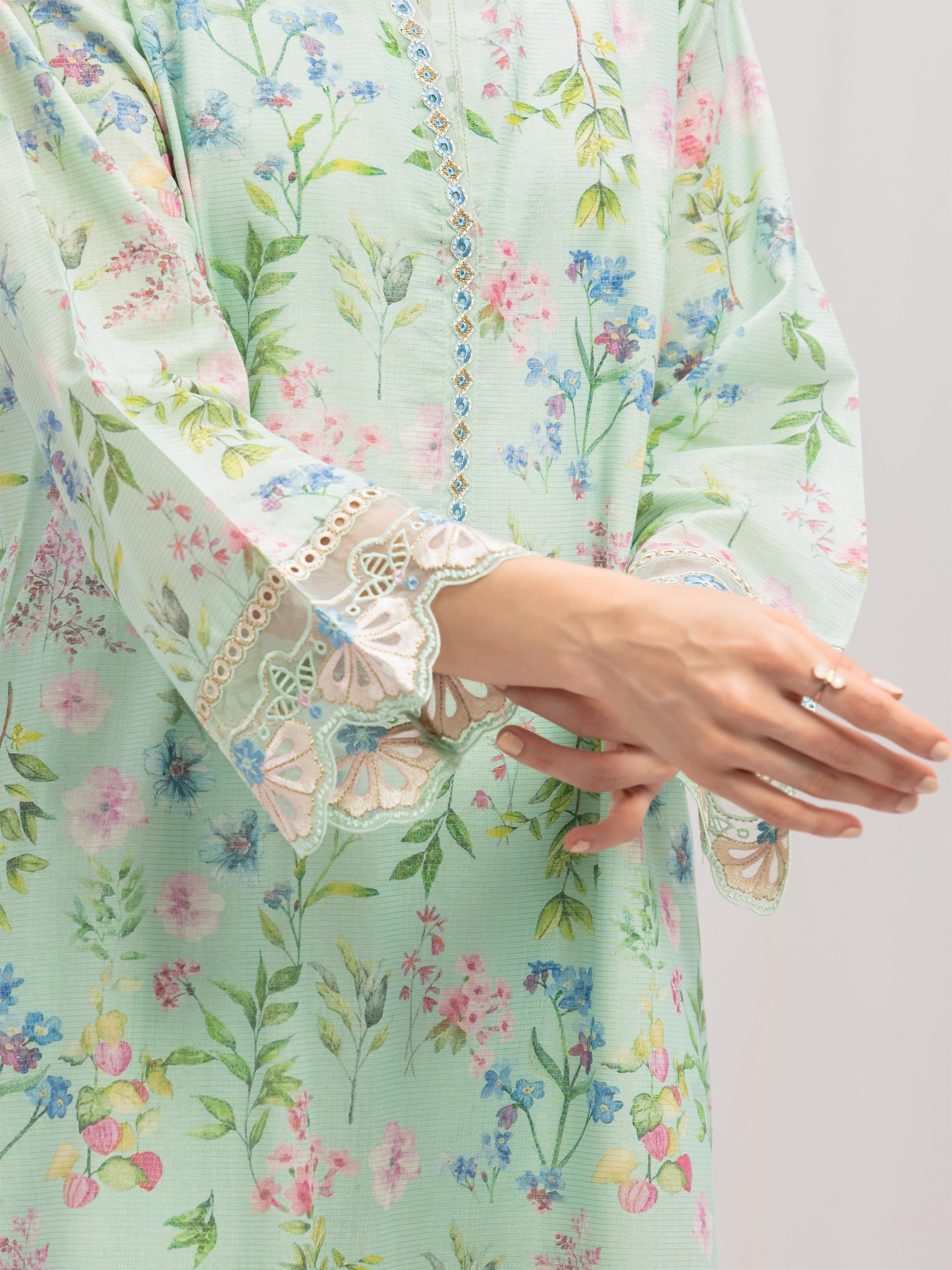 Pret Embroidered Lawn Suit - EWTKE5-82345-3P - Image 4