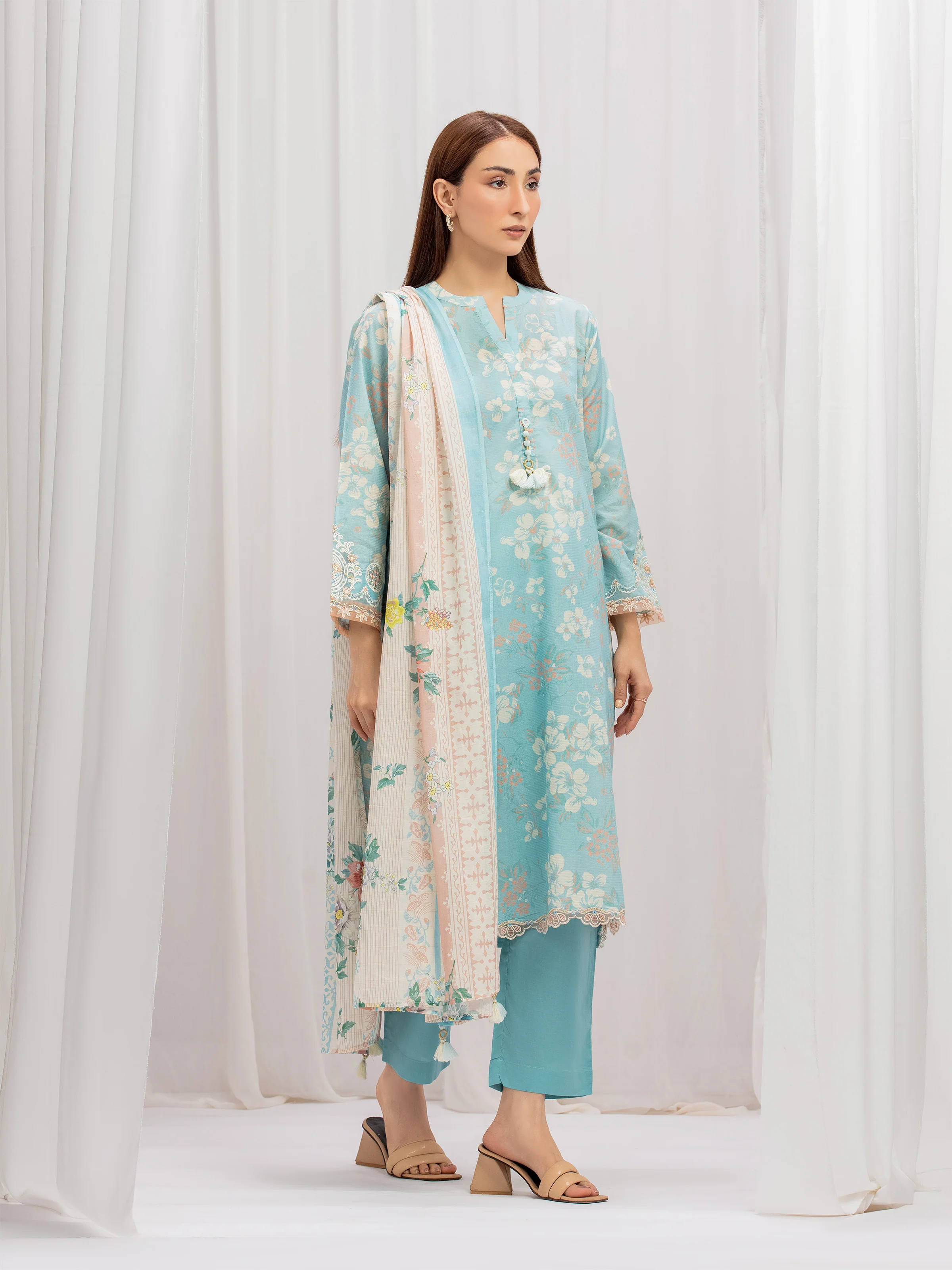 Pret Embroidered Lawn Suit - EWTKE5-82346-3P - Image 4