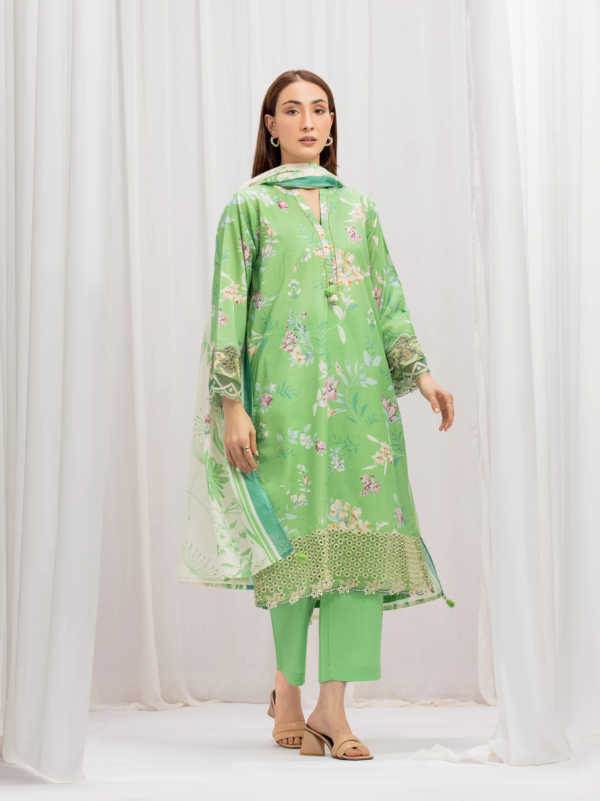 Pret Embroidered Lawn Suit - EWTKE5-82347-3P - Image 4