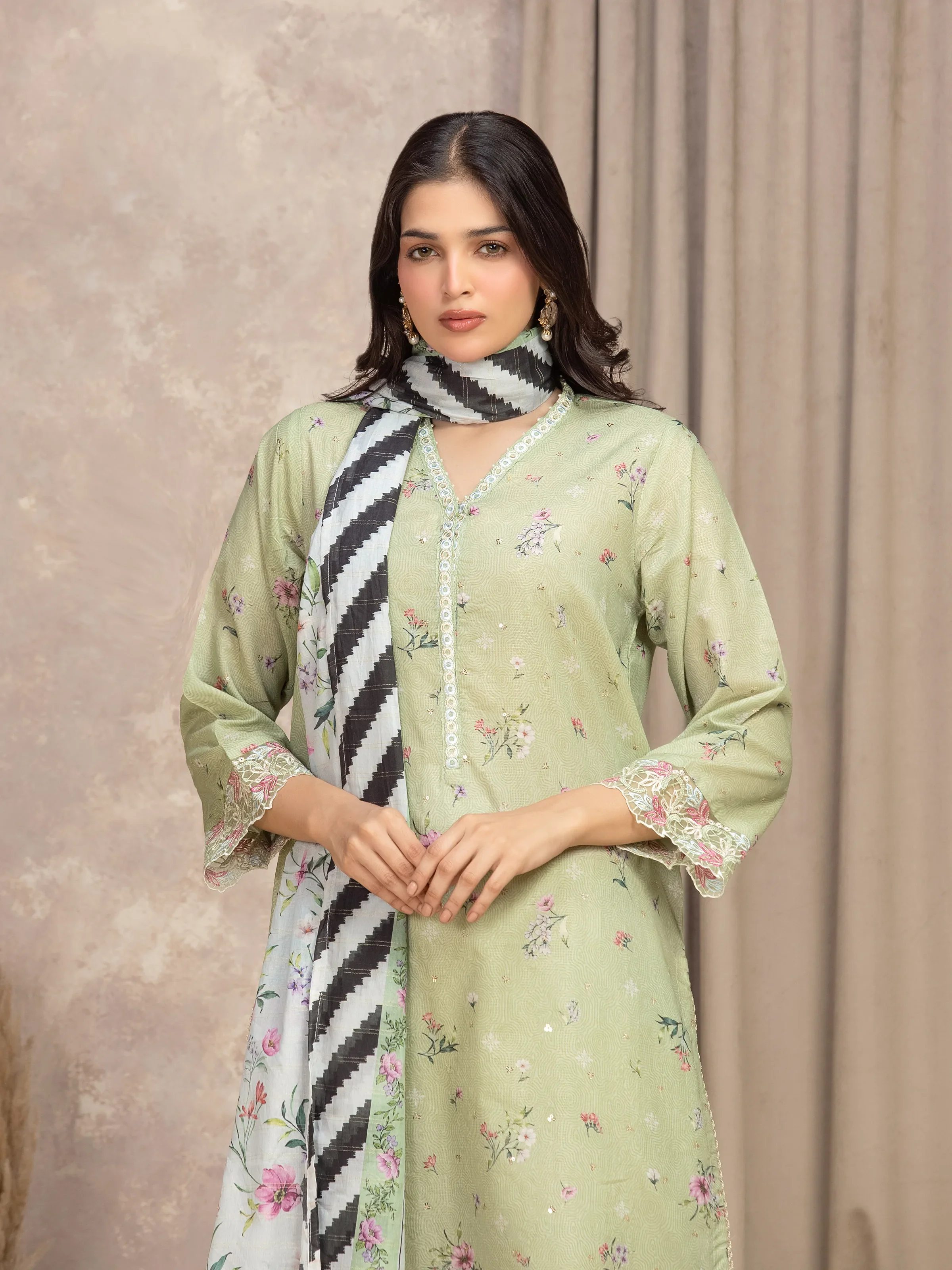 Pret Embroidered Lawn Suit - EWTKE5-82349-3P - Image 2
