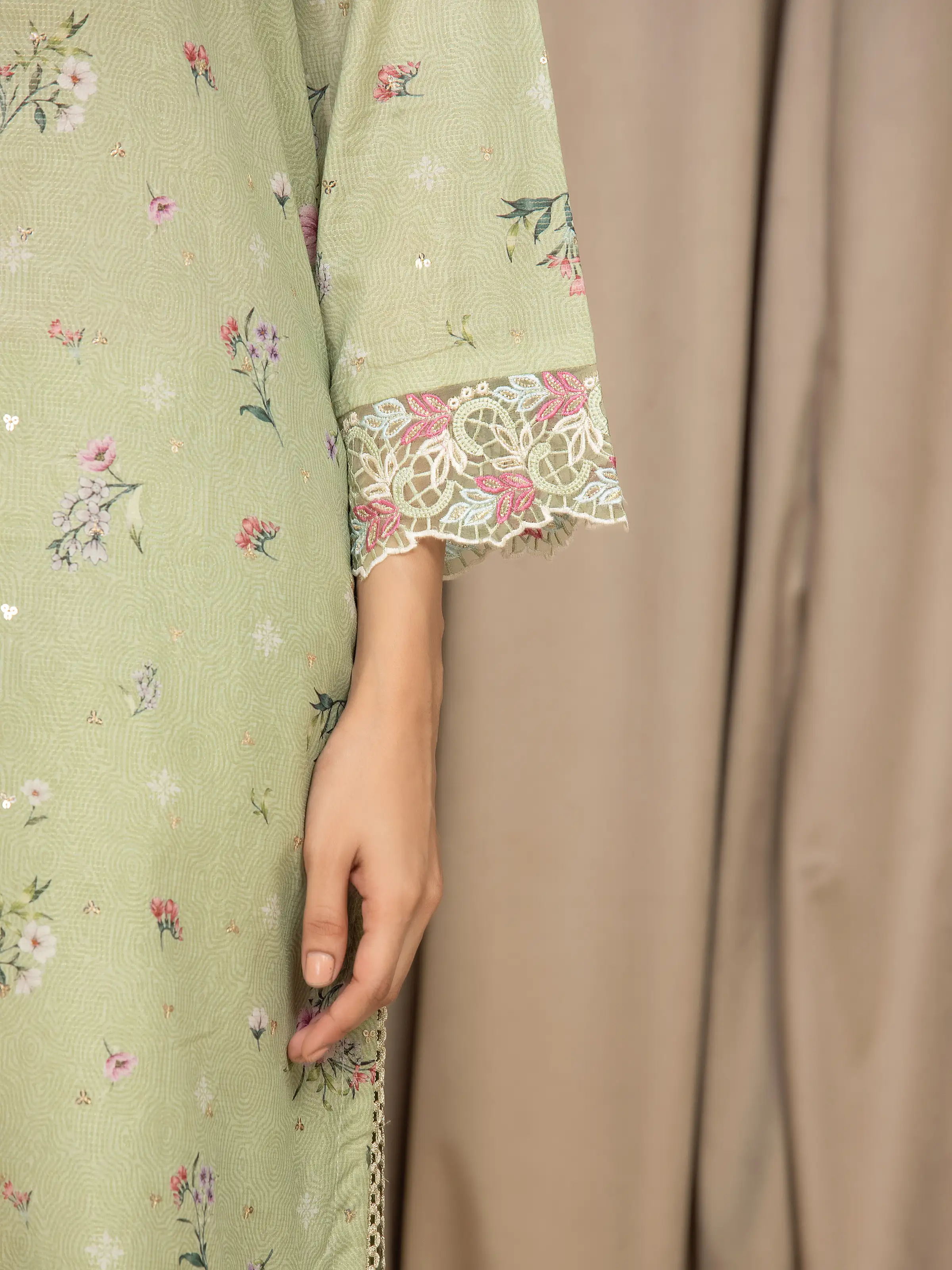 Pret Embroidered Lawn Suit - EWTKE5-82349-3P - Image 4