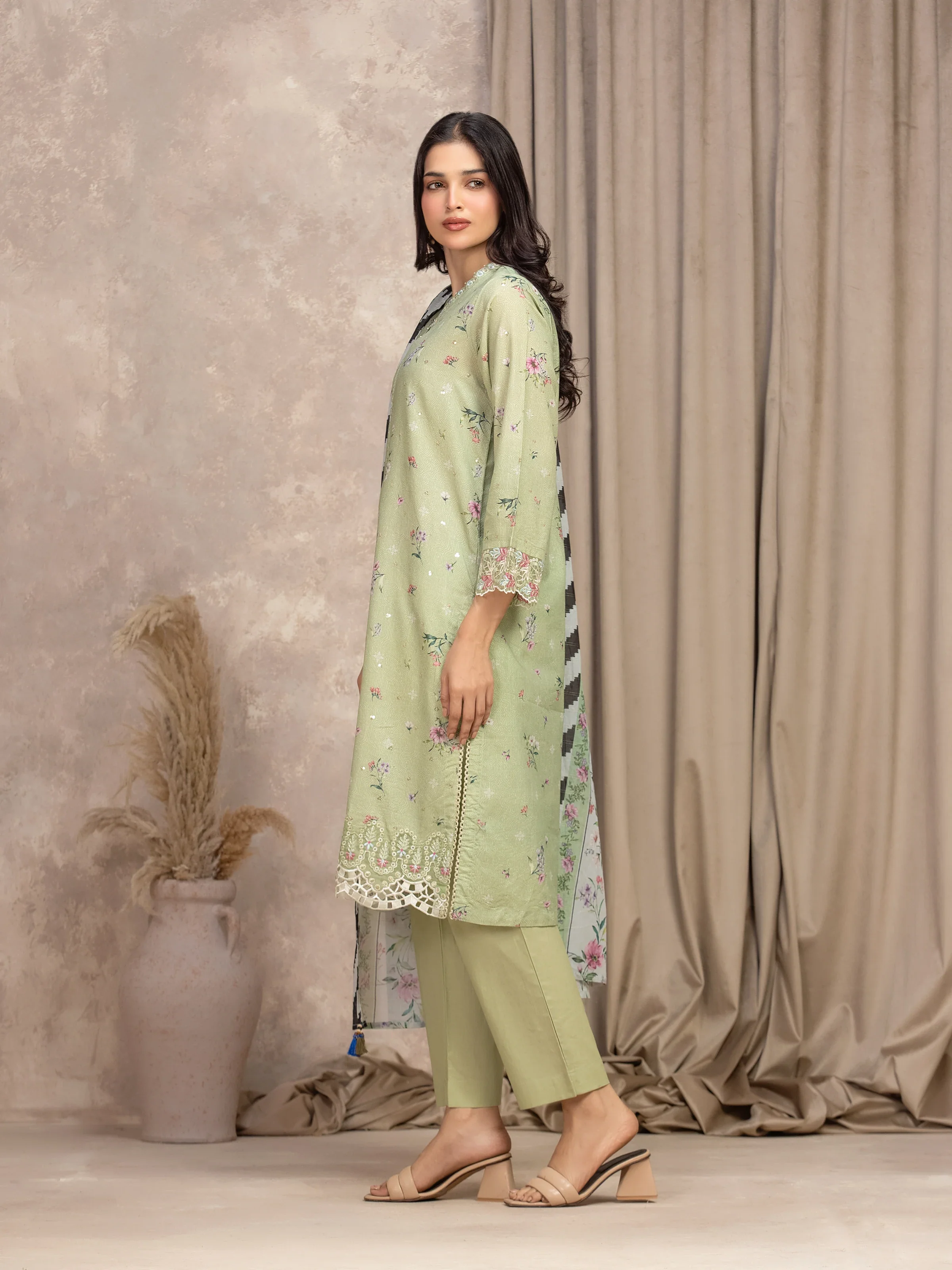 Pret Embroidered Lawn Suit - EWTKE5-82349-3P - Image 5