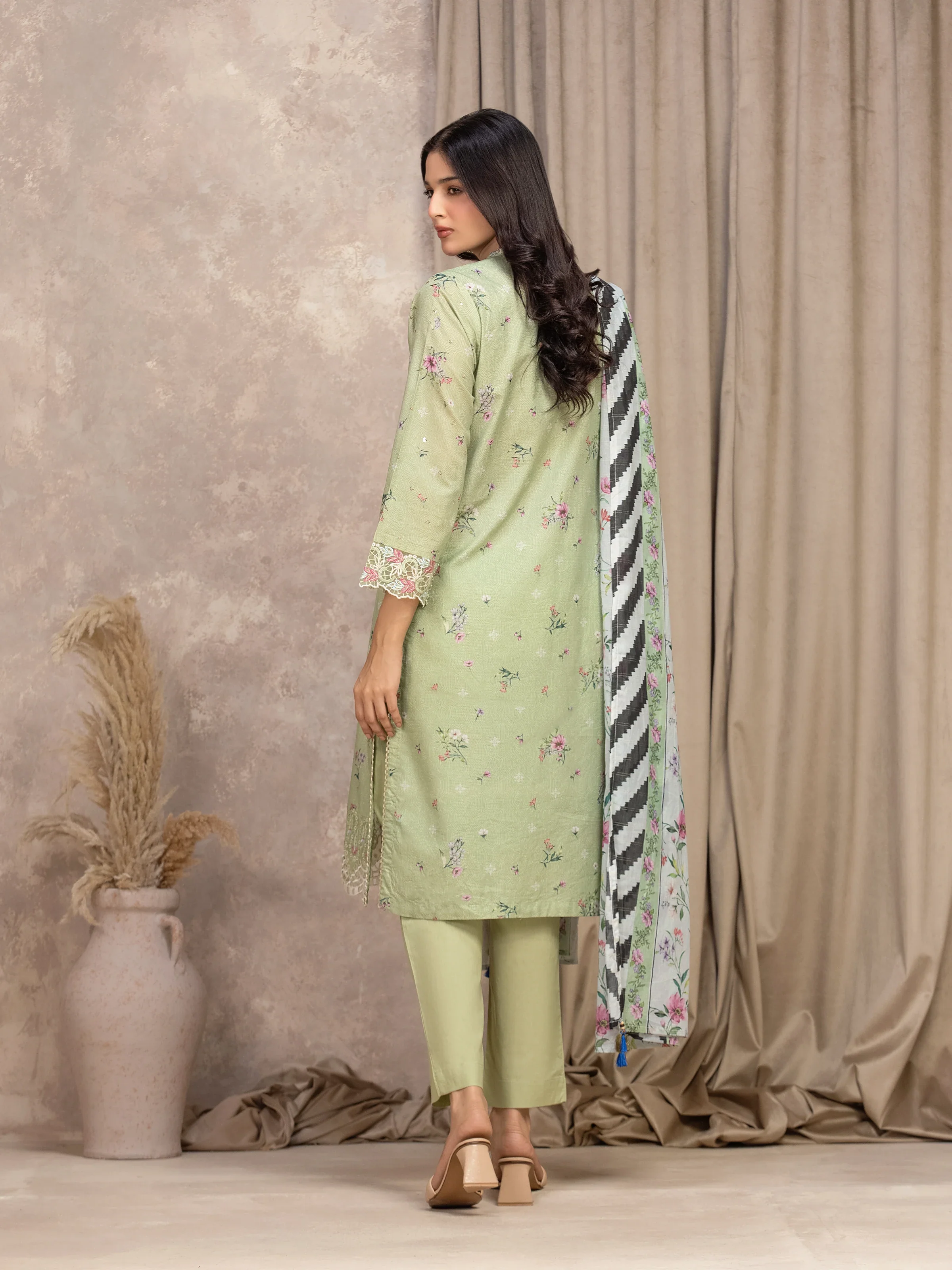 Pret Embroidered Lawn Suit - EWTKE5-82349-3P - Image 6