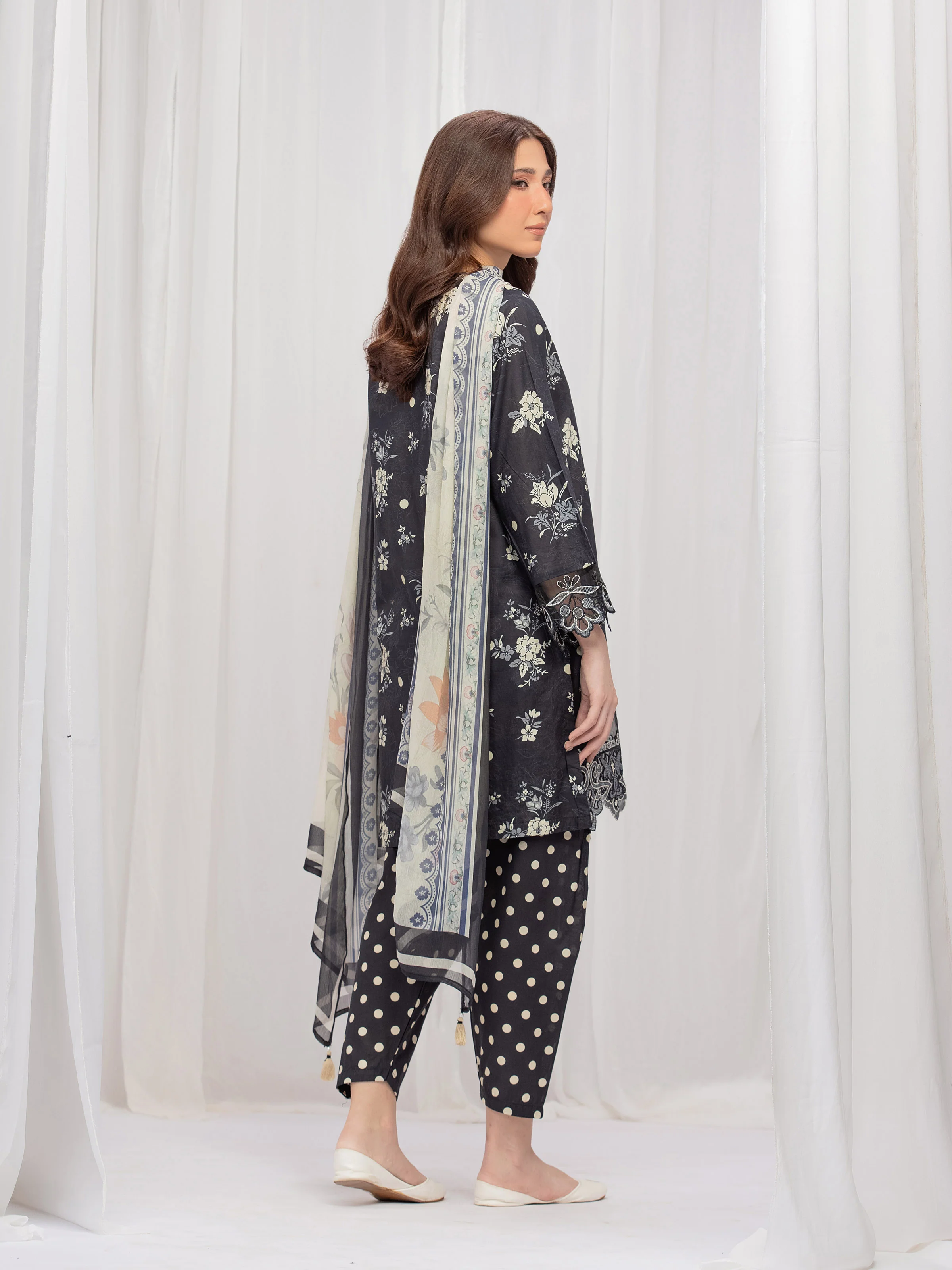 Pret Embroidered Lawn Suit - EWTKE5-82490-3P - Image 5