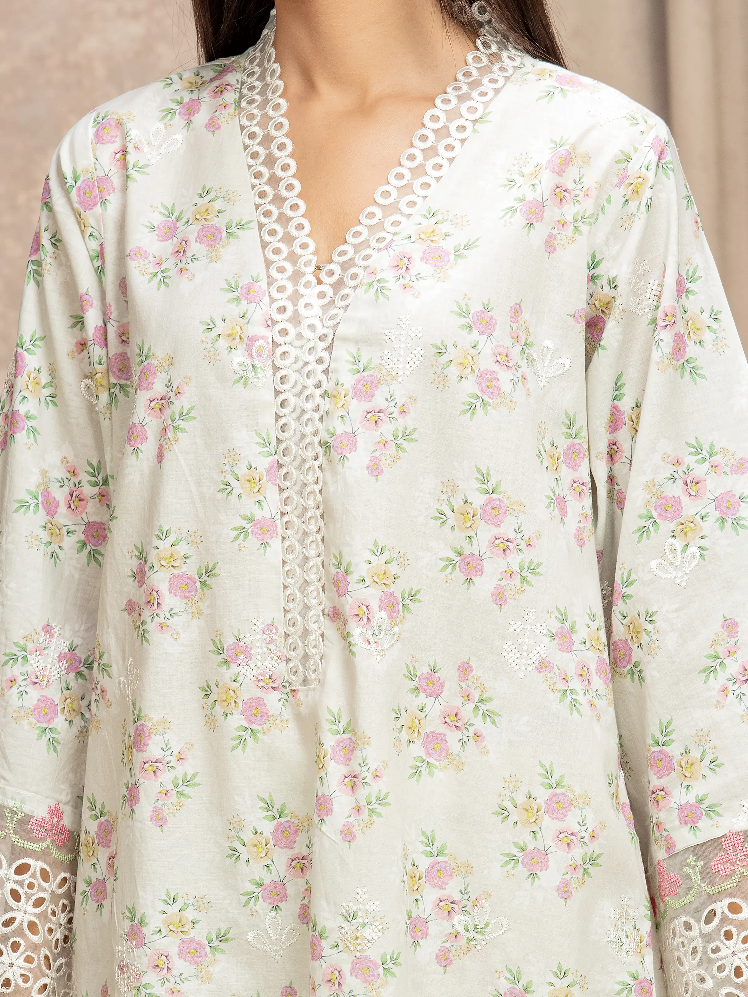 Pret Embroidered Lawn Suit - EWTKE5-82491-3P - Image 4