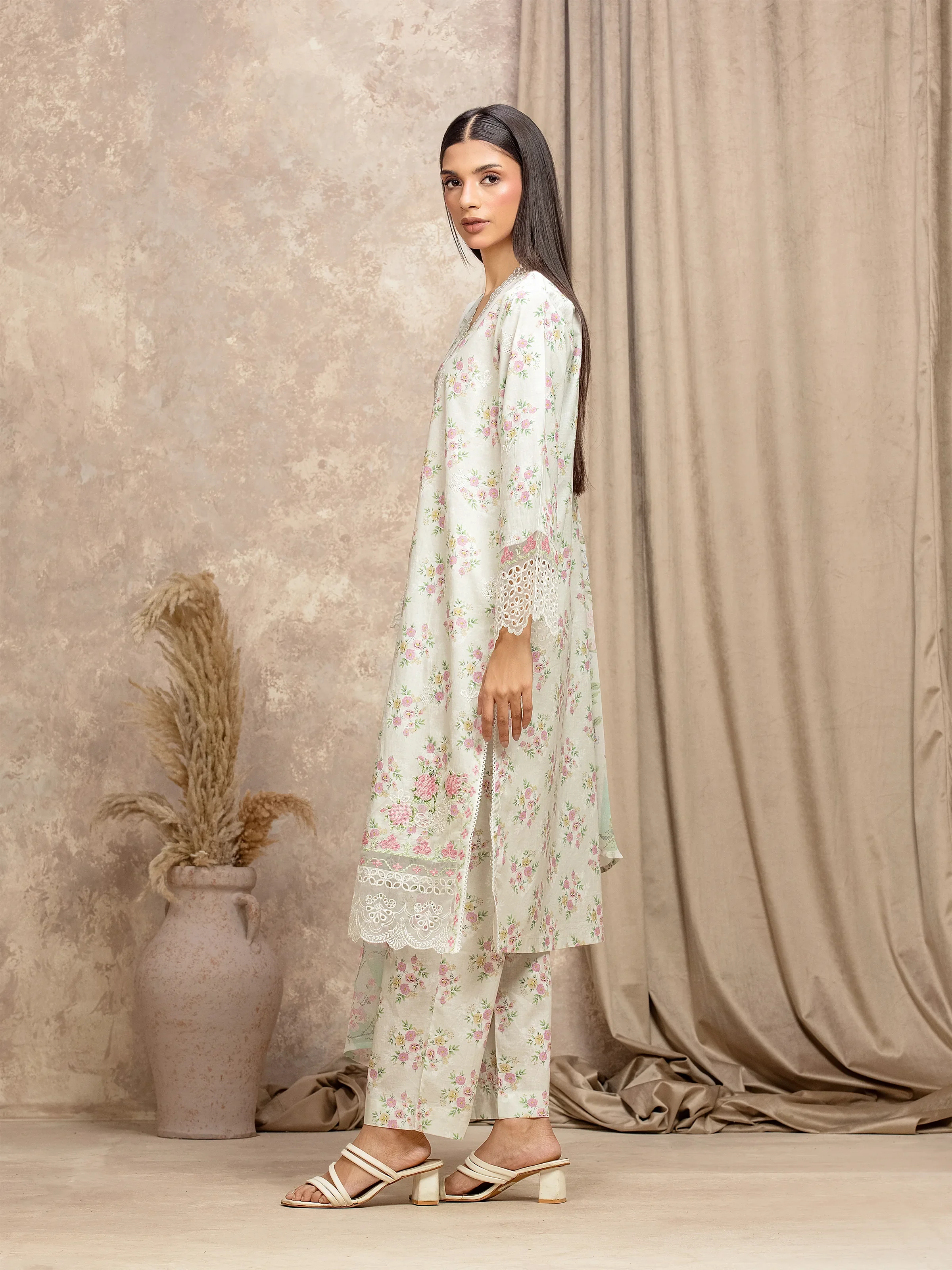 Pret Embroidered Lawn Suit - EWTKE5-82491-3P - Image 5