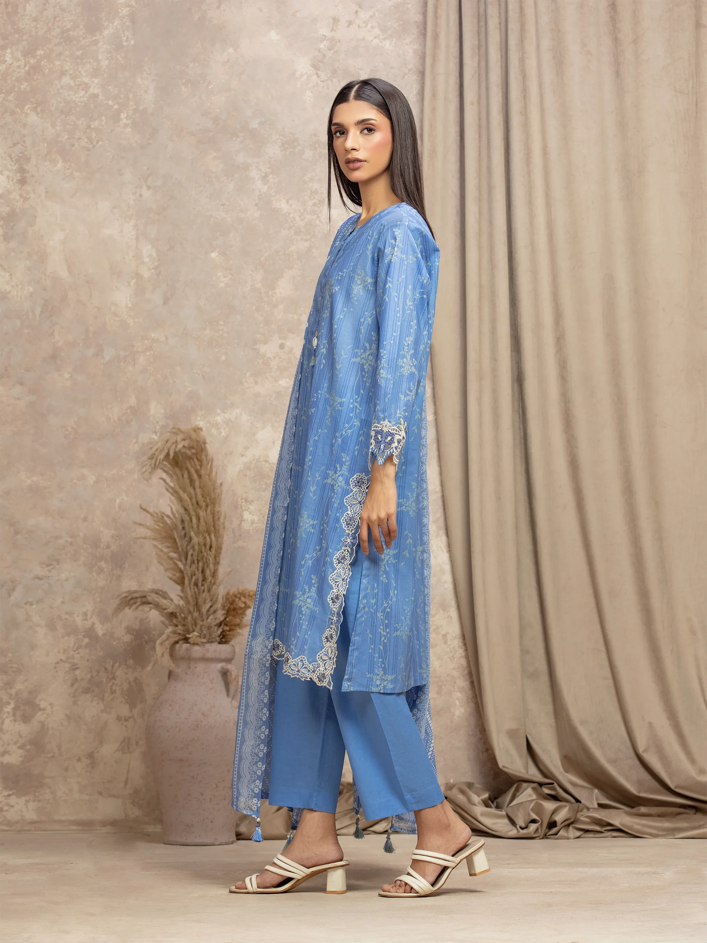 Pret Embroidered Lawn Suit - EWTKE5-83009-3P - Image 4