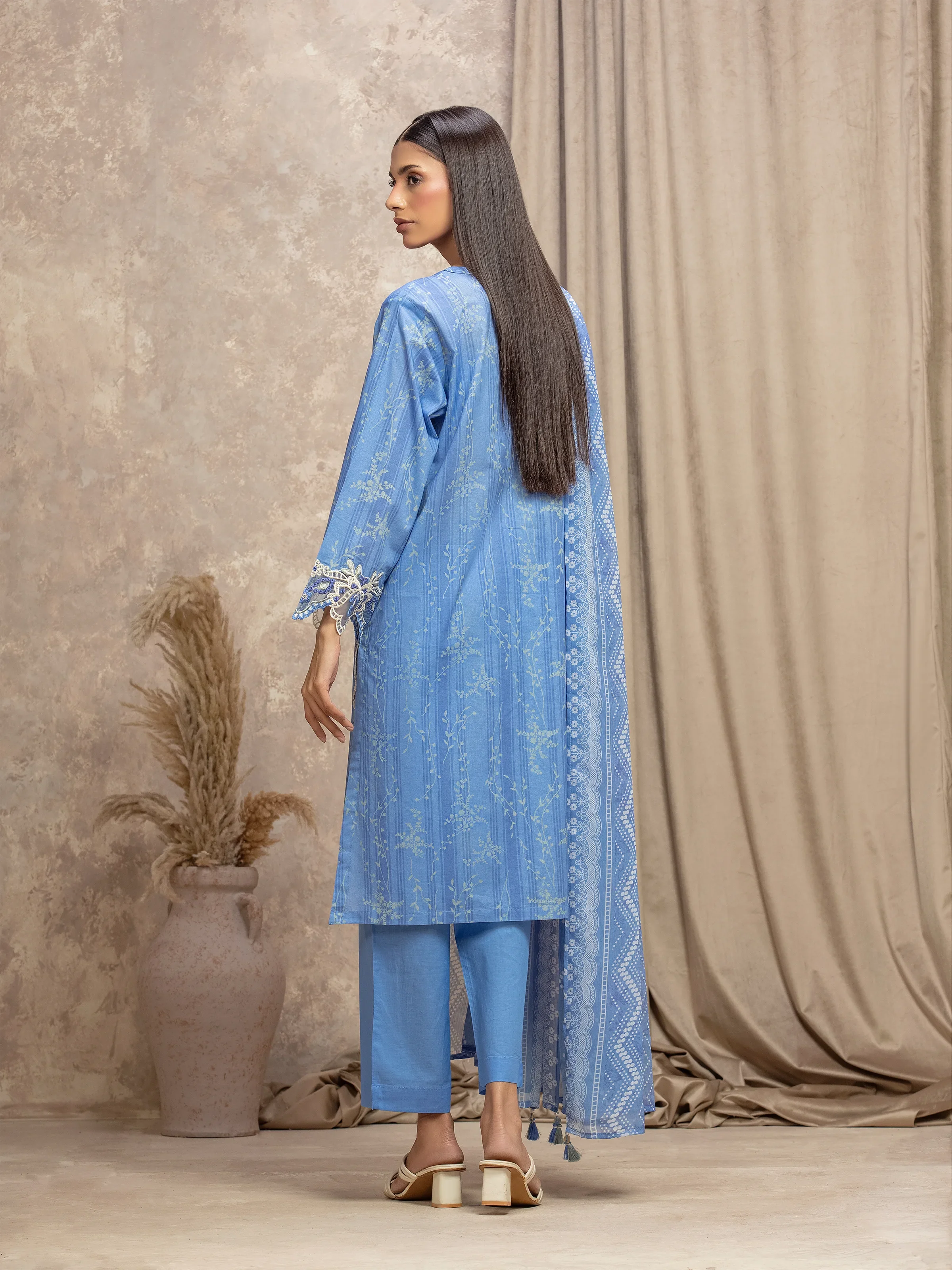 Pret Embroidered Lawn Suit - EWTKE5-83009-3P - Image 5