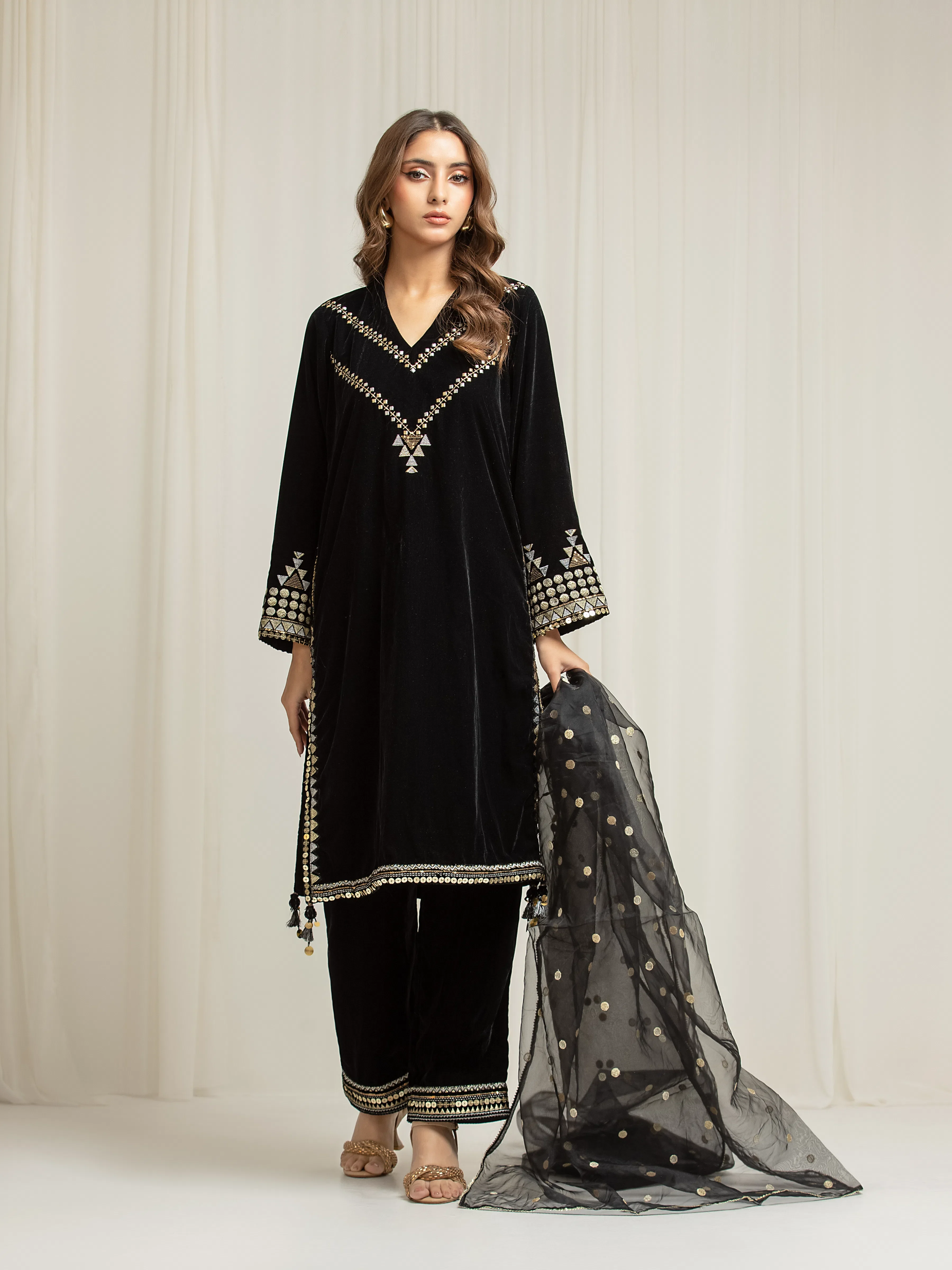 Pret Embroidered Velvet Suit - EWTPLED5-00055-3P
