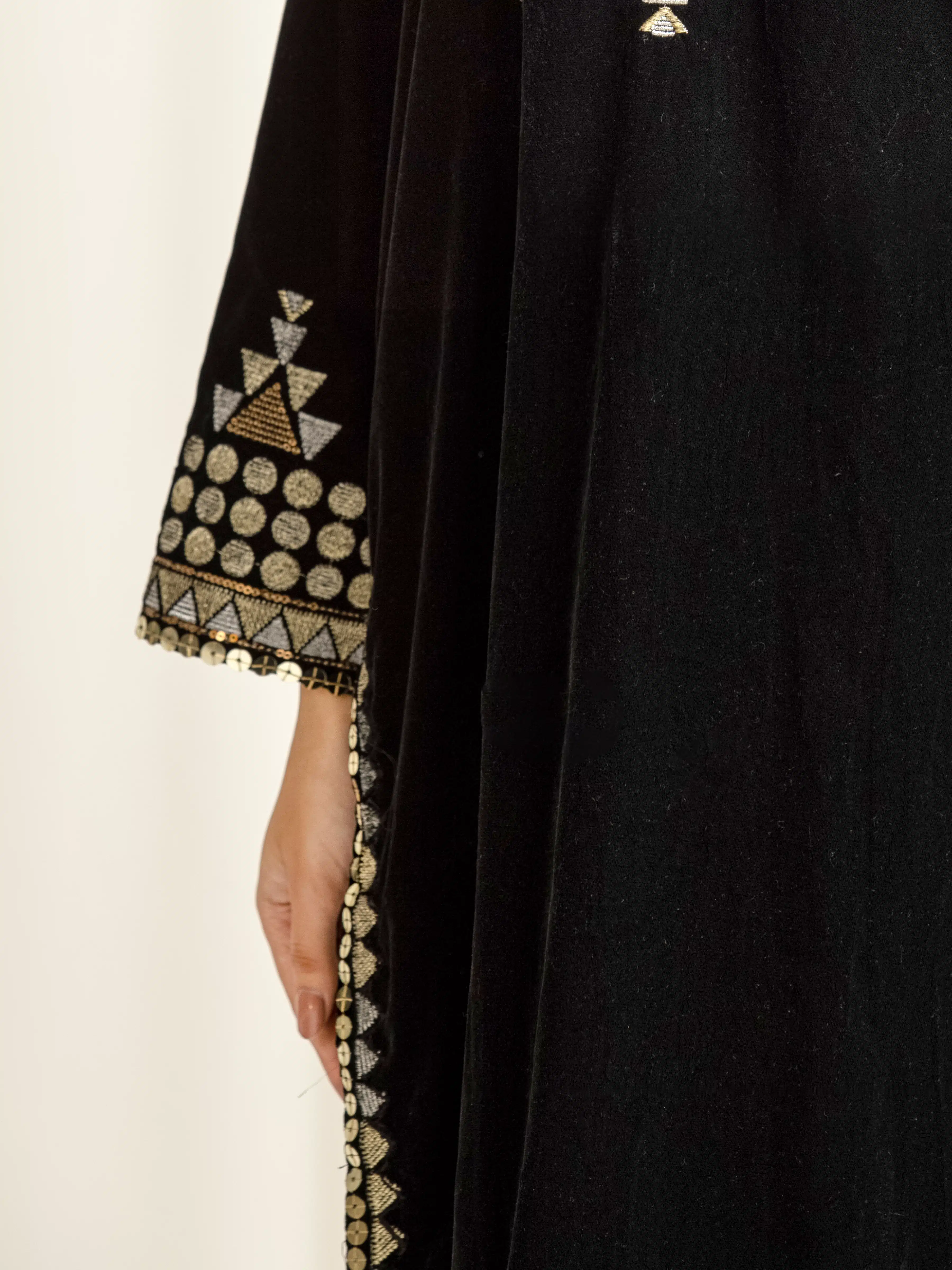 Pret Embroidered Velvet Suit - EWTPLED5-00055-3P - Image 3