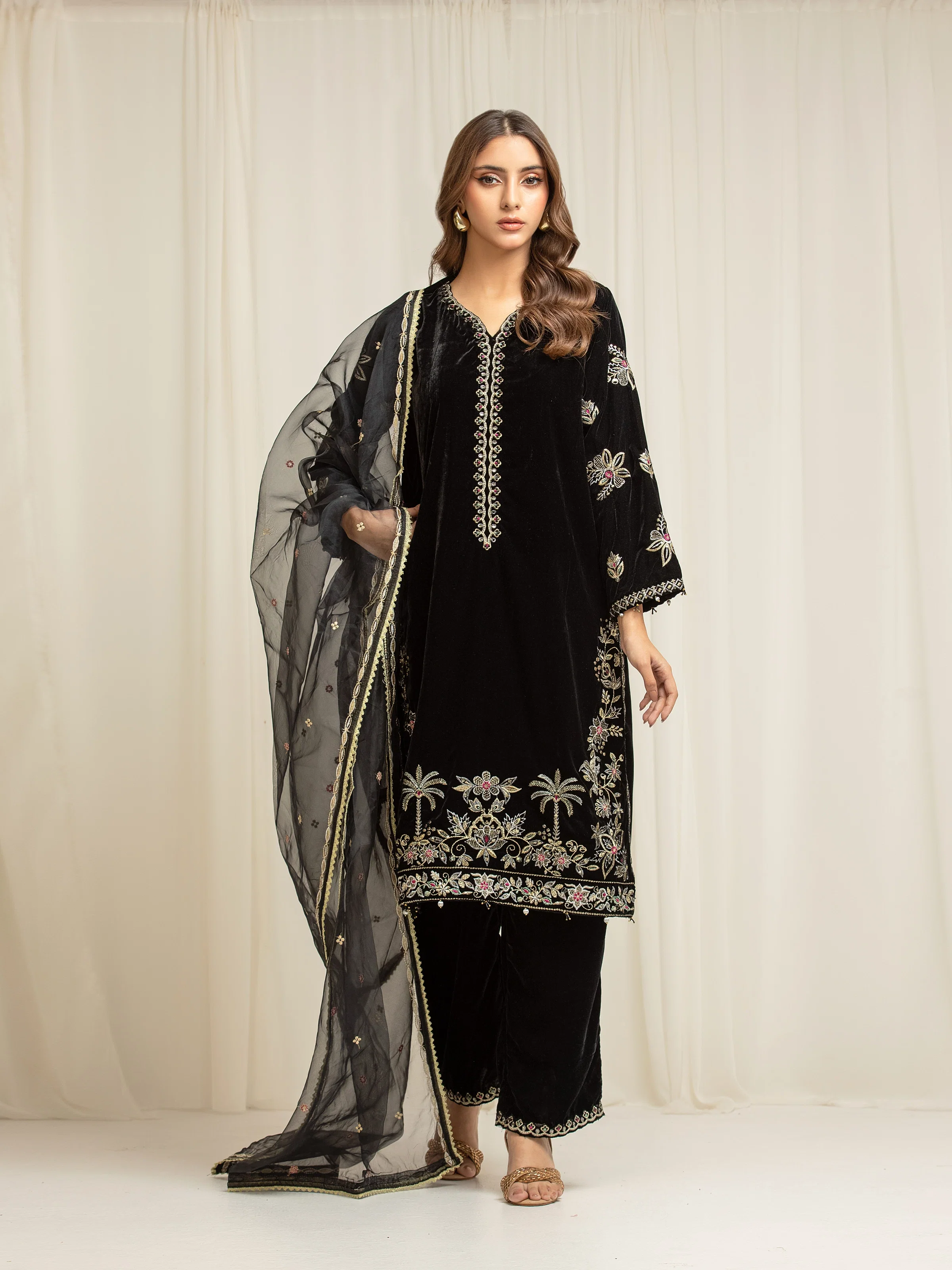 Pret Embroidered Velvet Suit - EWTPLED5-00058-3P