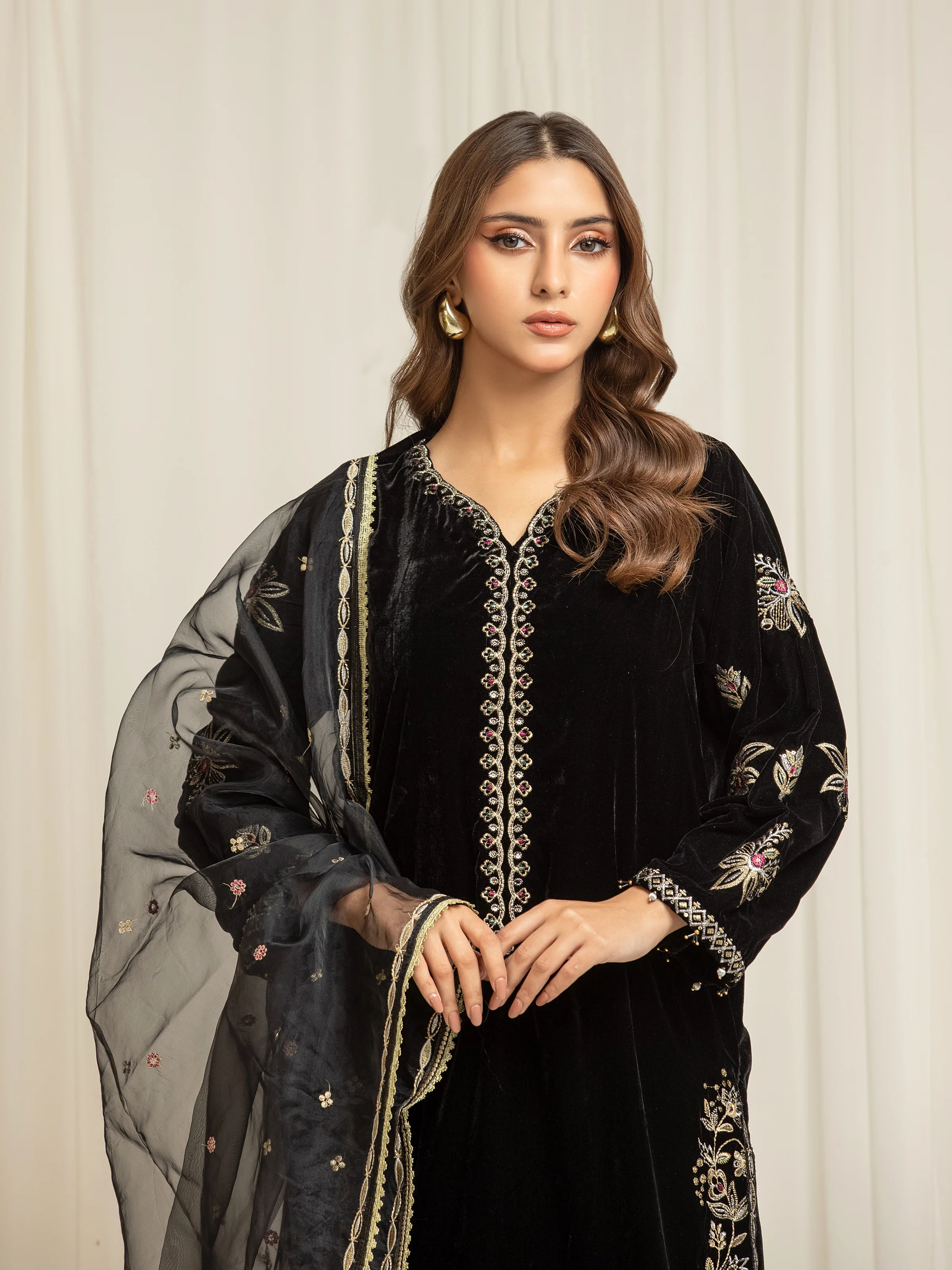 Pret Embroidered Velvet Suit - EWTPLED5-00058-3P - Image 2
