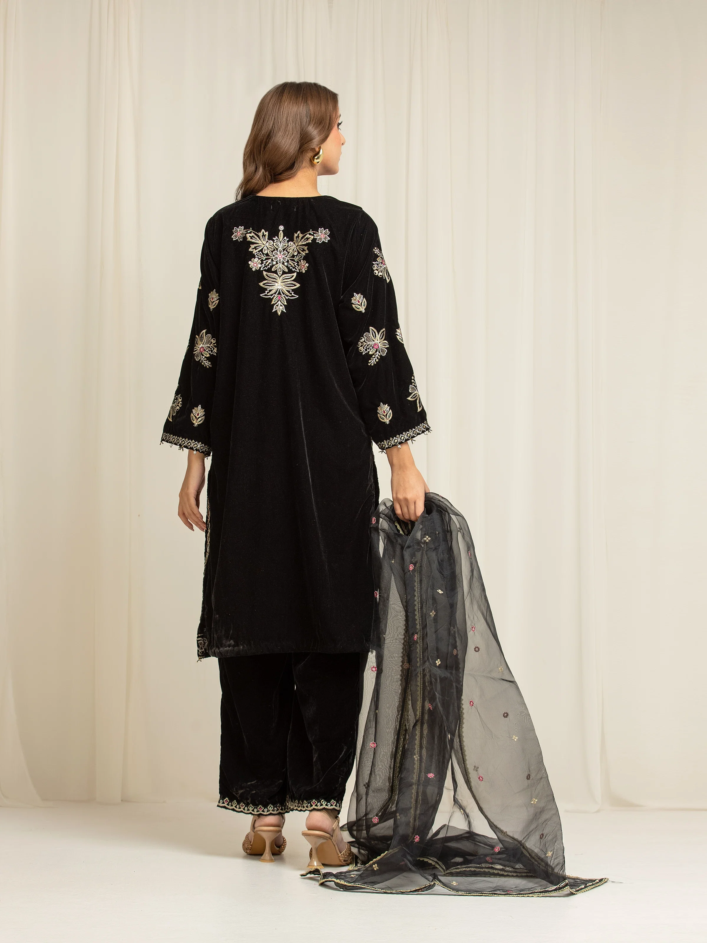 Pret Embroidered Velvet Suit - EWTPLED5-00058-3P - Image 6