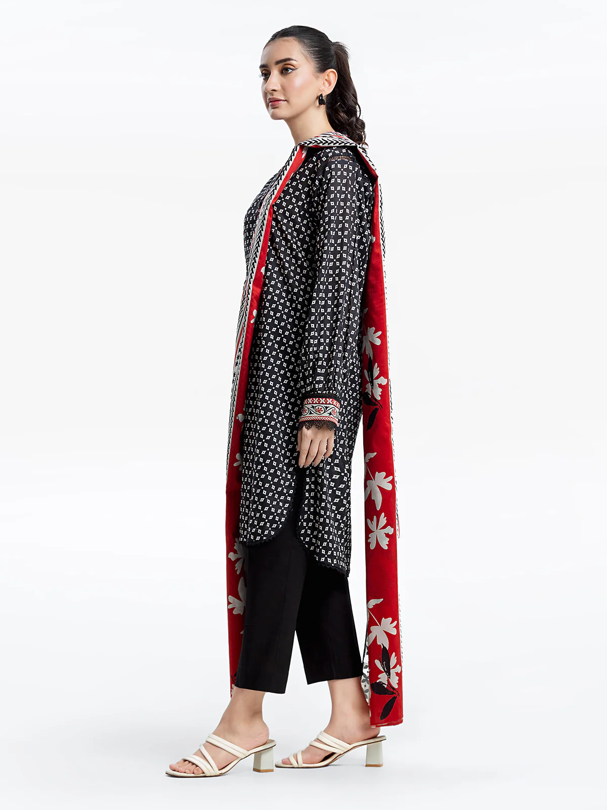 Pret Printed Lawn Suit - EWTKP24-81306-3P - Image 4