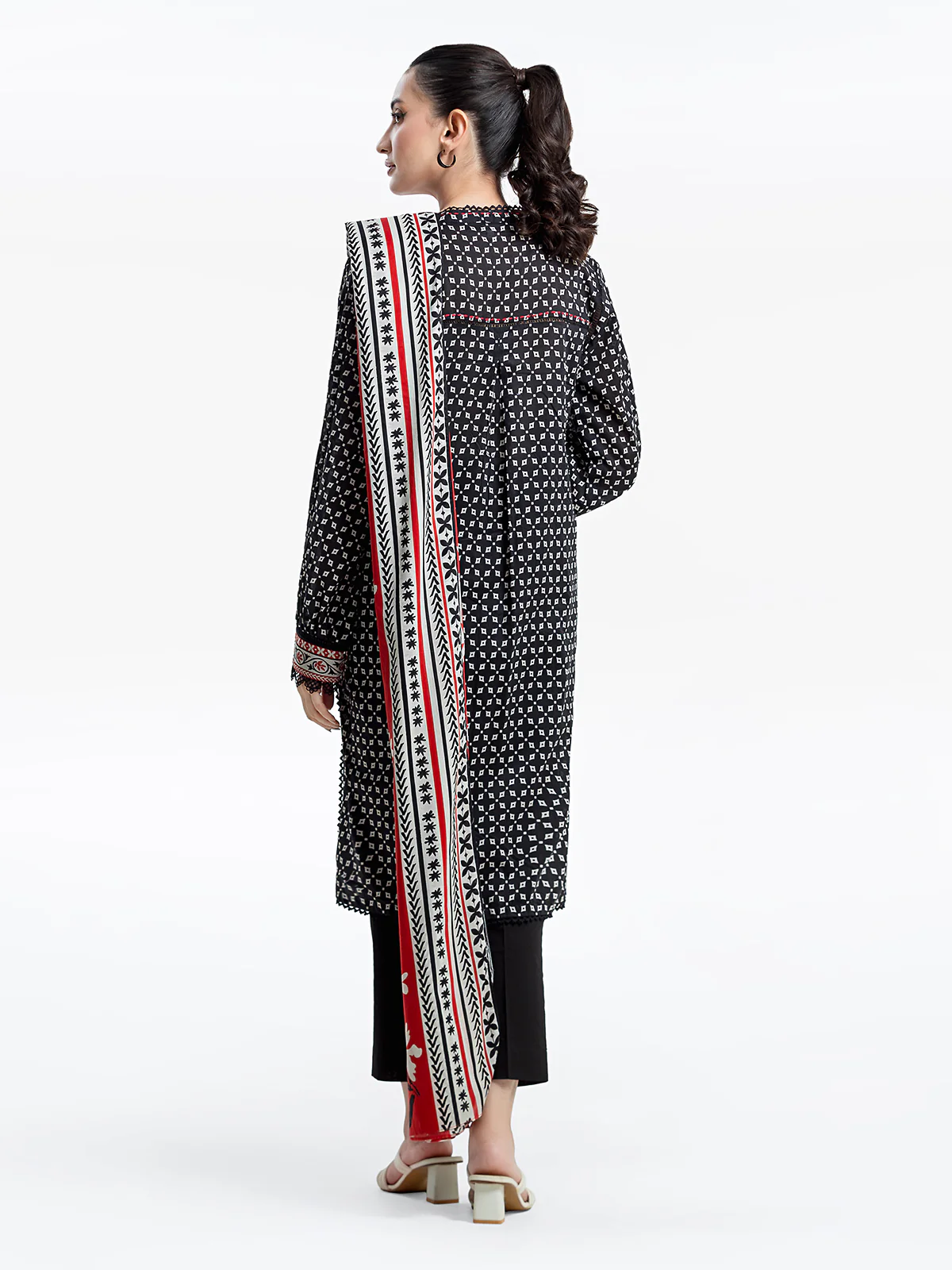 Pret Printed Lawn Suit - EWTKP24-81306-3P - Image 5