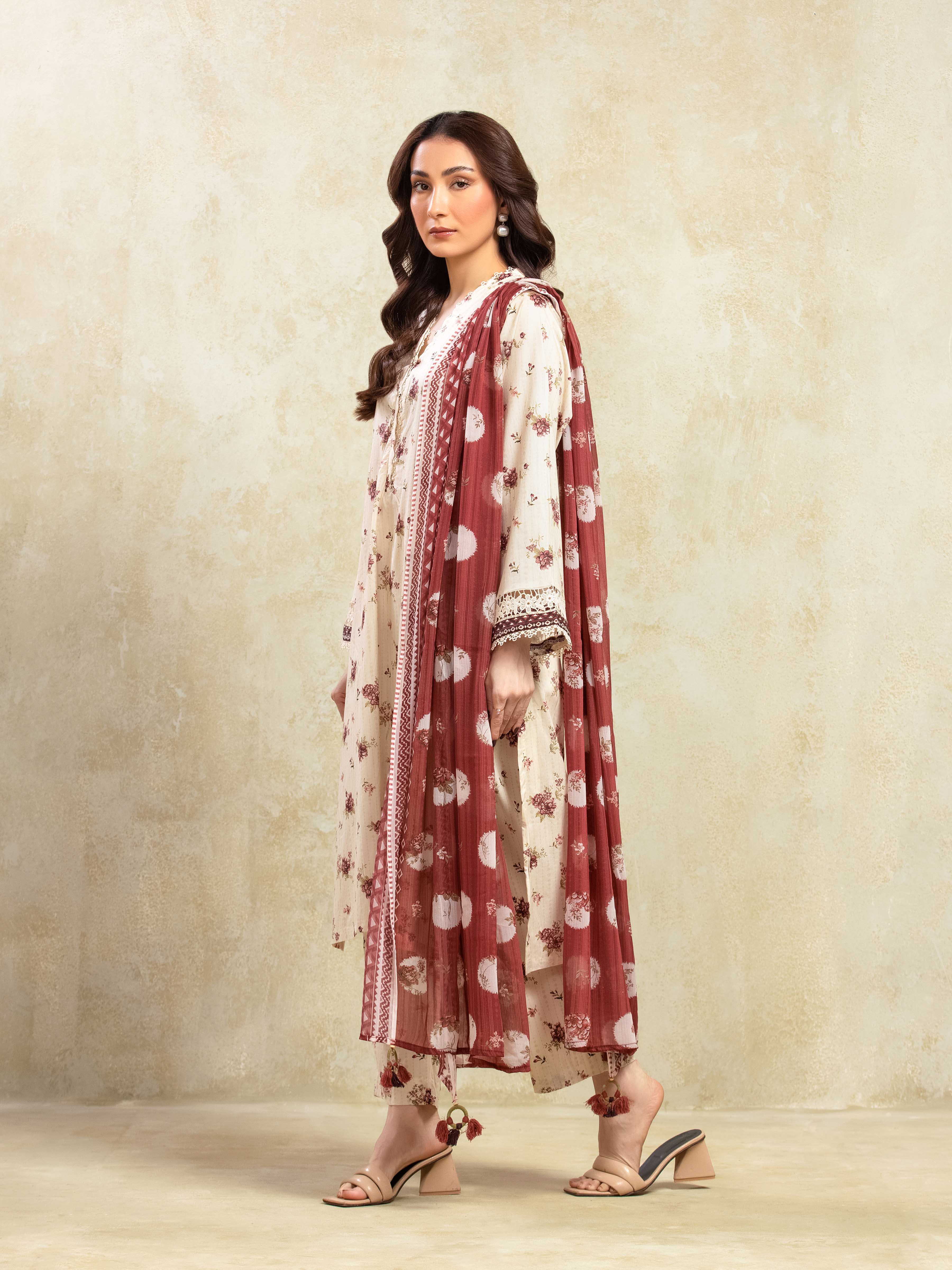 Pret Printed Lawn Suit - EWTKP5-81089-3P - Image 4