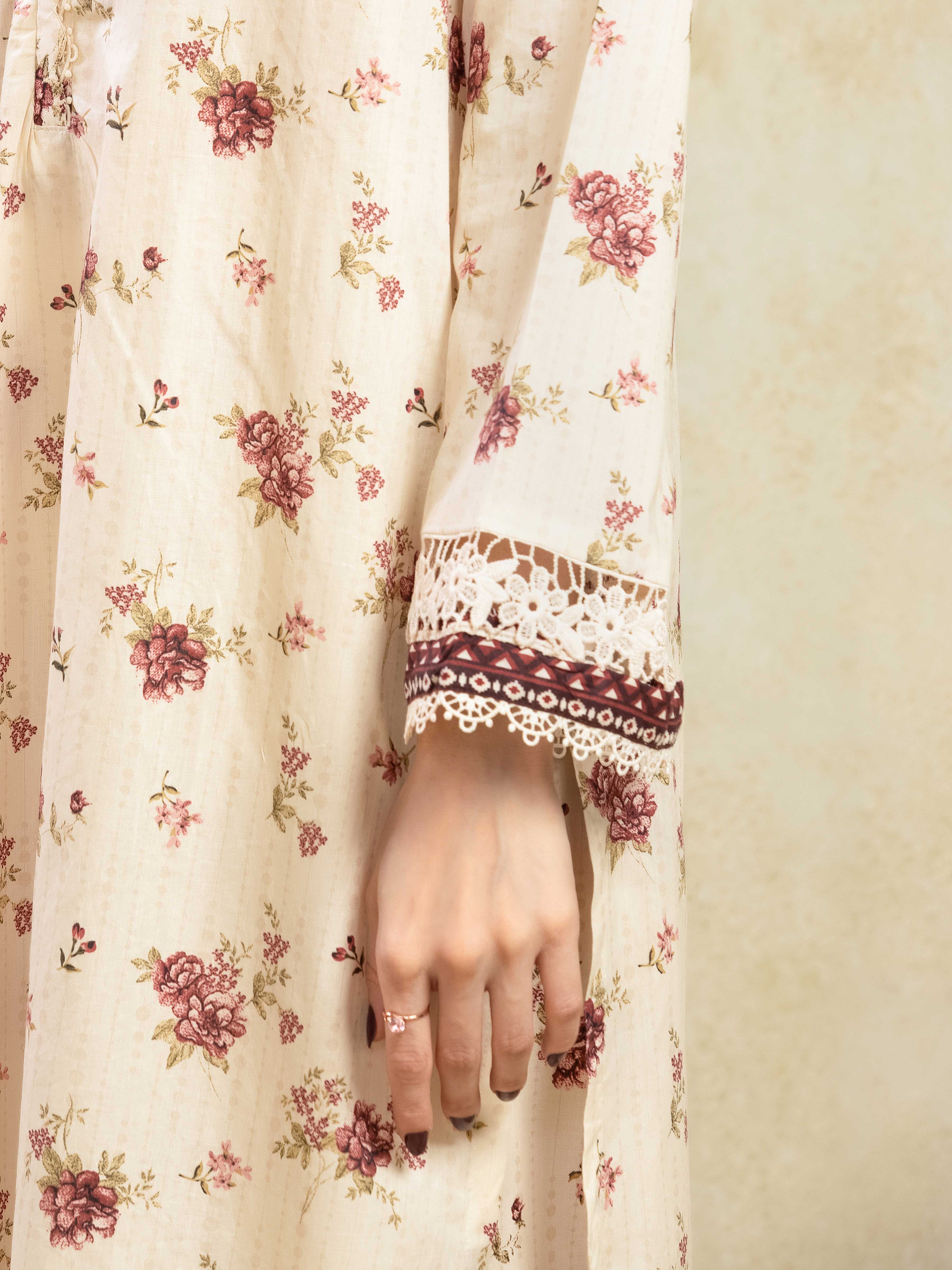 Pret Printed Lawn Suit - EWTKP5-81089-3P - Image 5