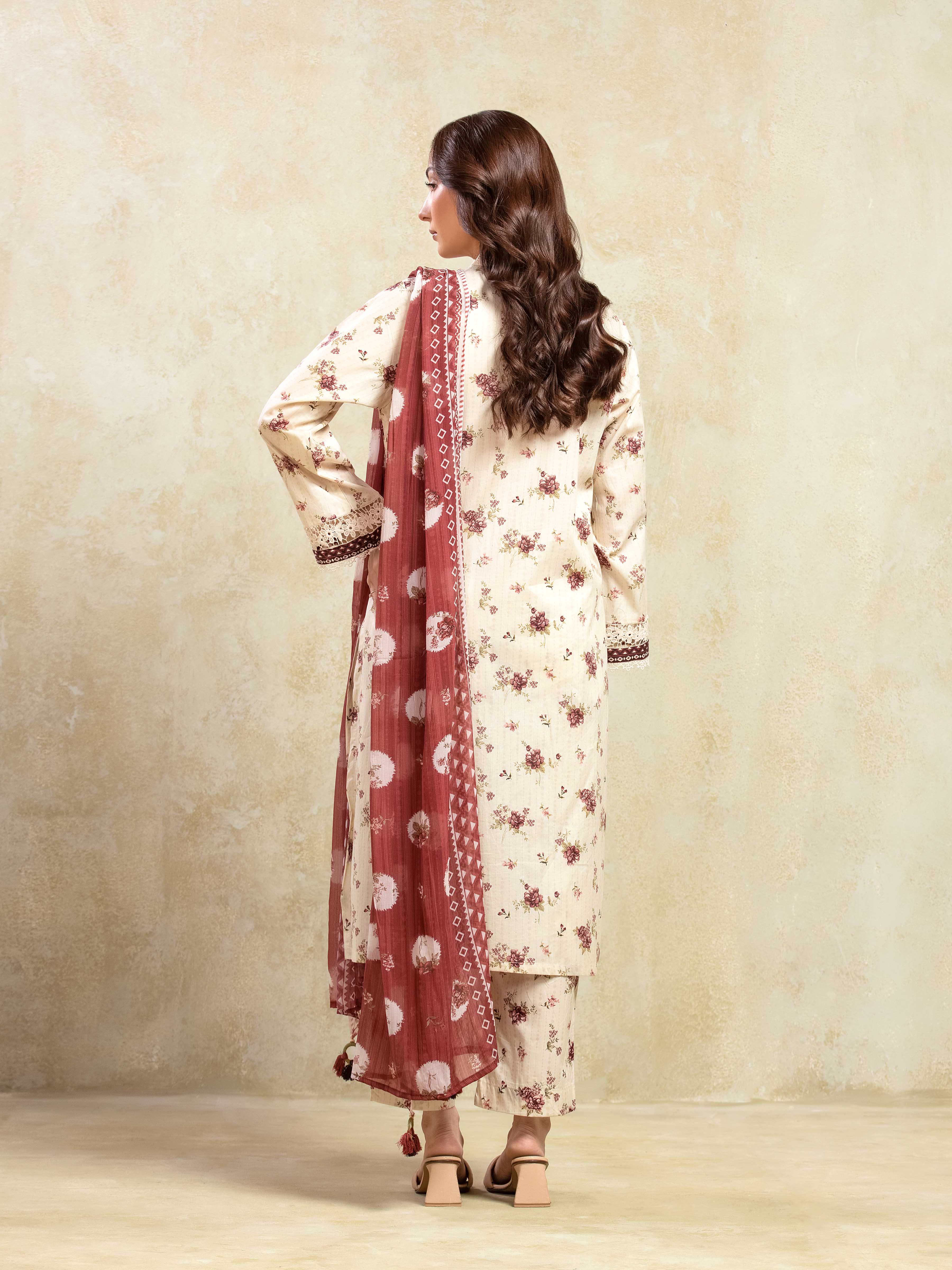 Pret Printed Lawn Suit - EWTKP5-81089-3P - Image 6