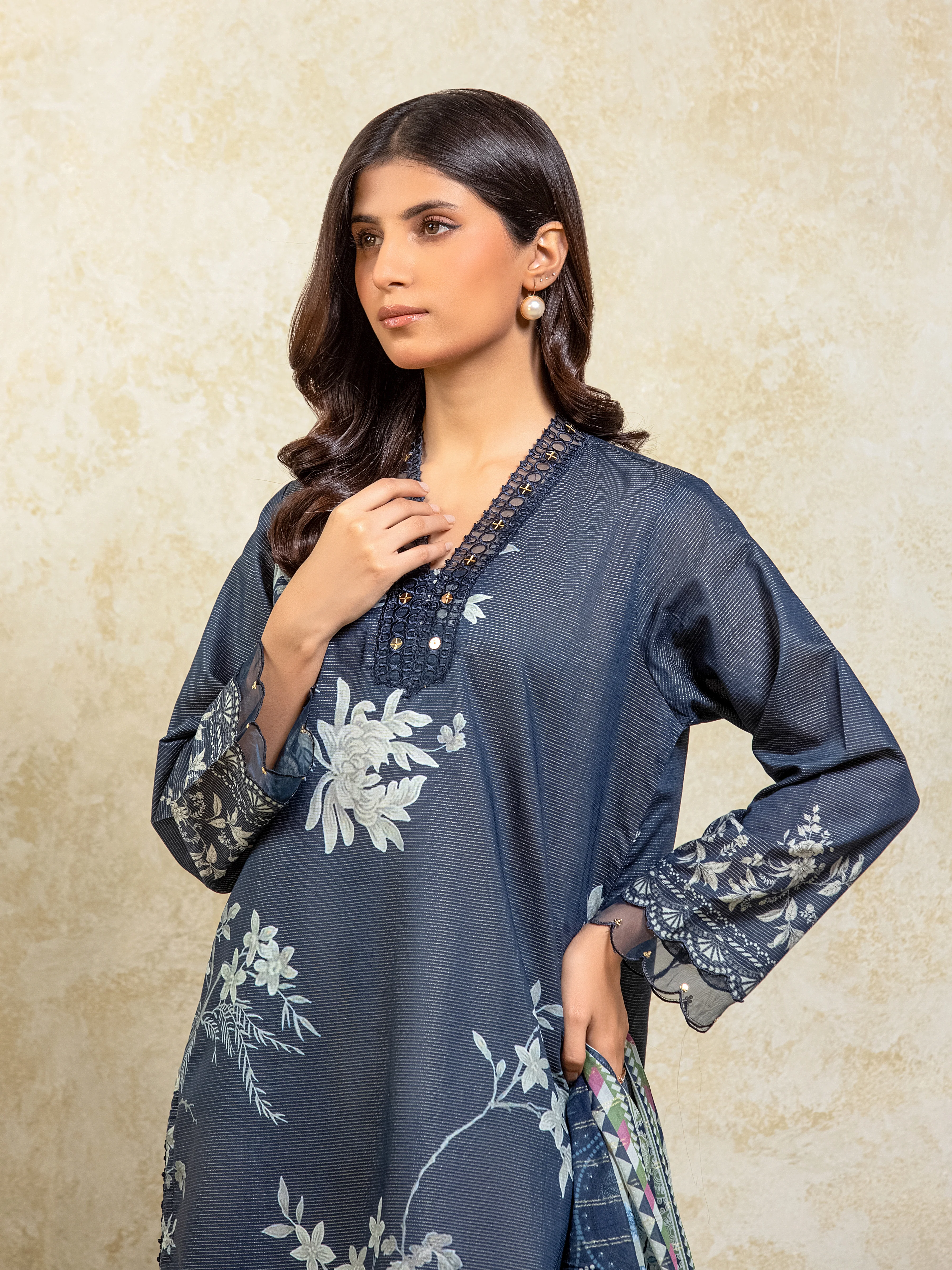 Pret Printed Lawn Suit - EWTKP5-81718-3P - Image 2