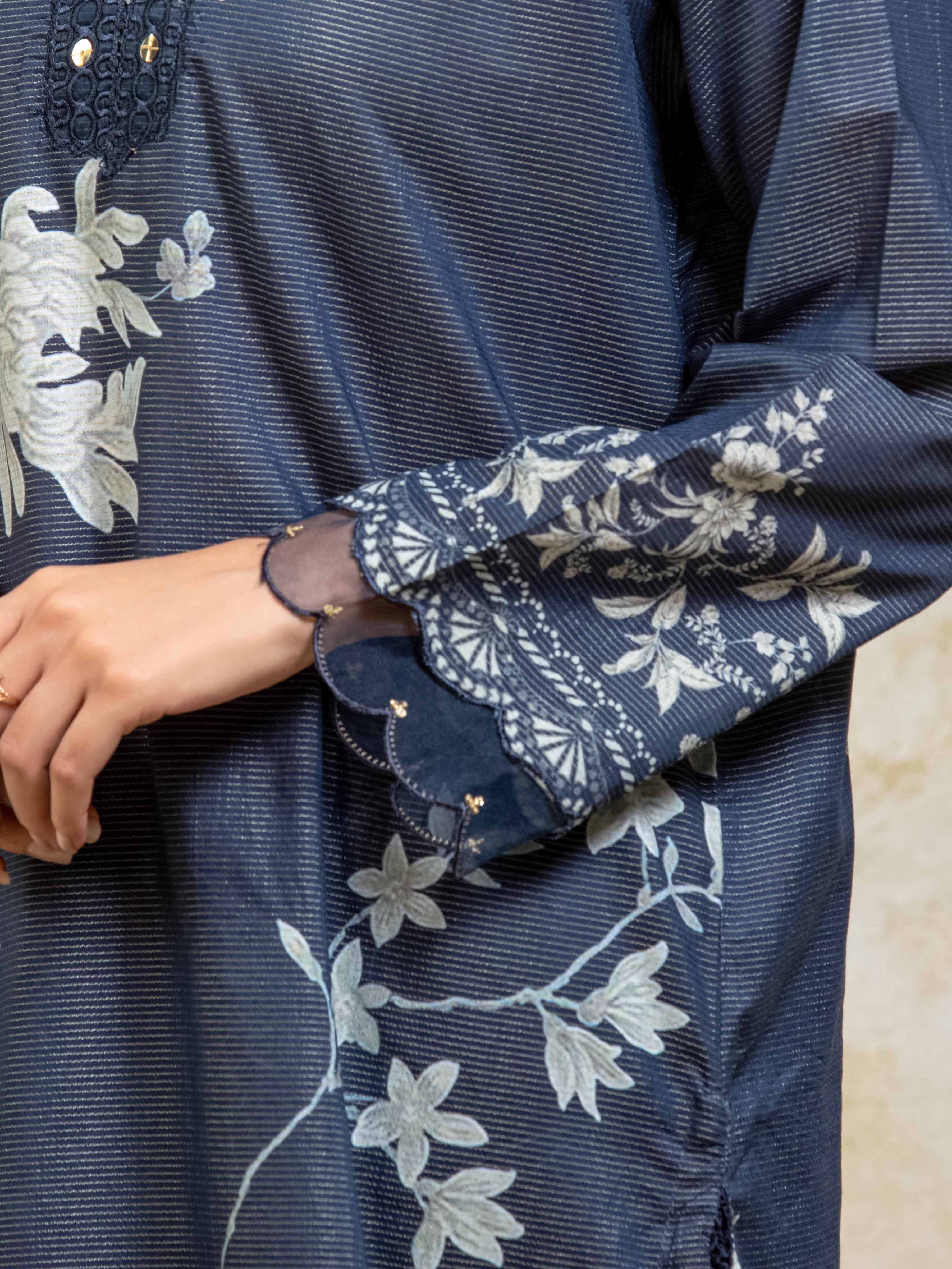 Pret Printed Lawn Suit - EWTKP5-81718-3P - Image 4