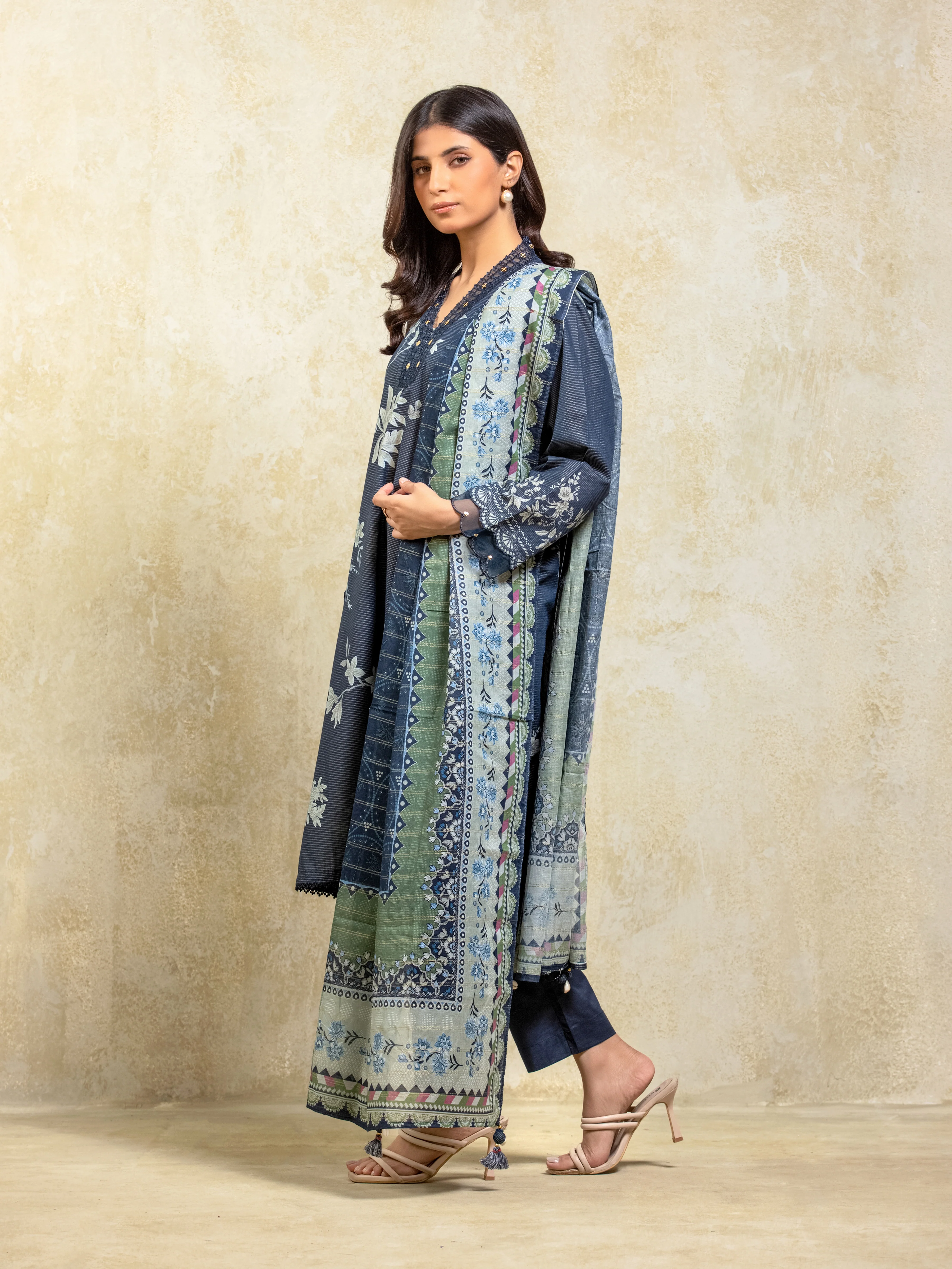 Pret Printed Lawn Suit - EWTKP5-81718-3P - Image 5