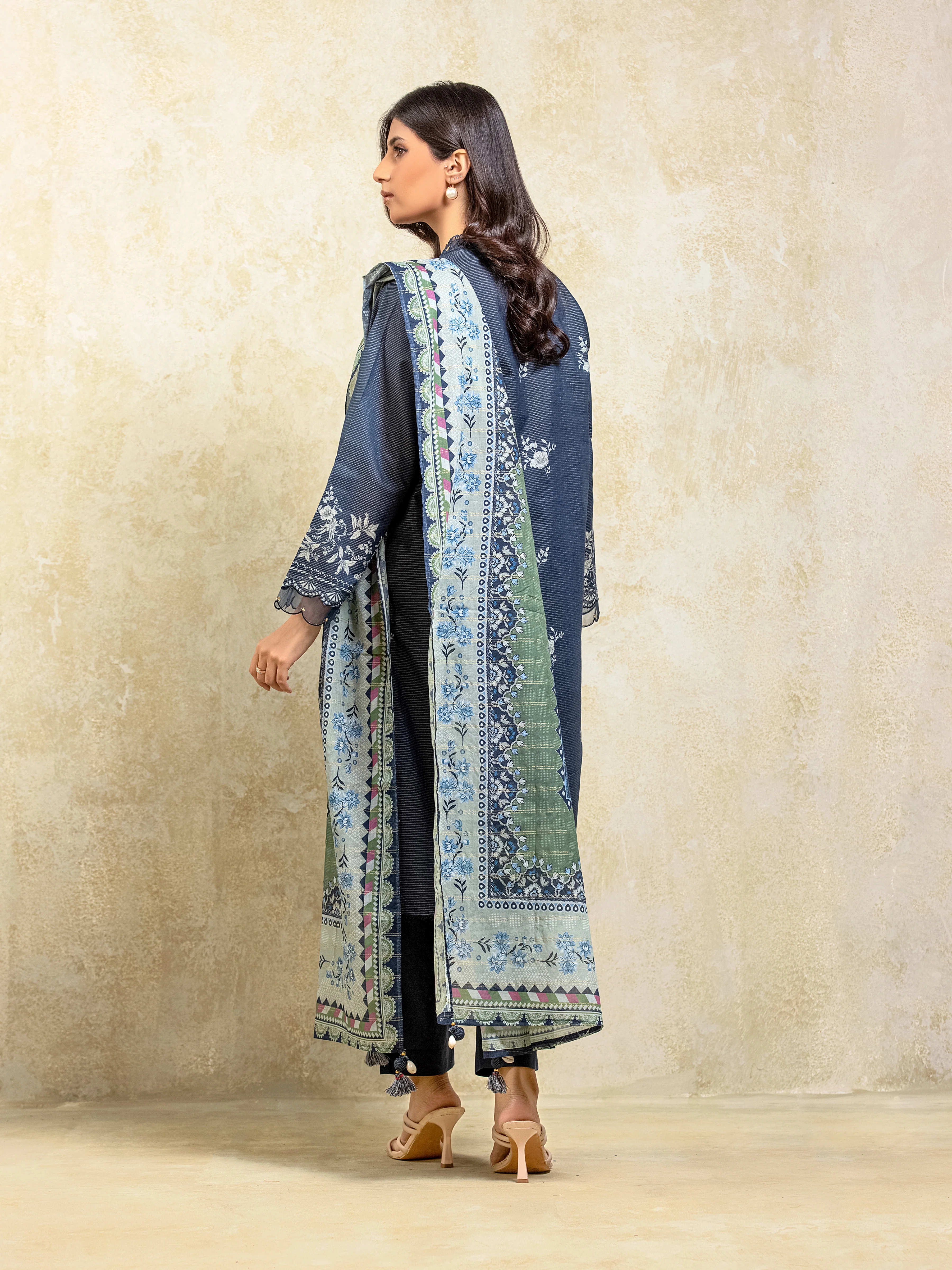 Pret Printed Lawn Suit - EWTKP5-81718-3P - Image 6