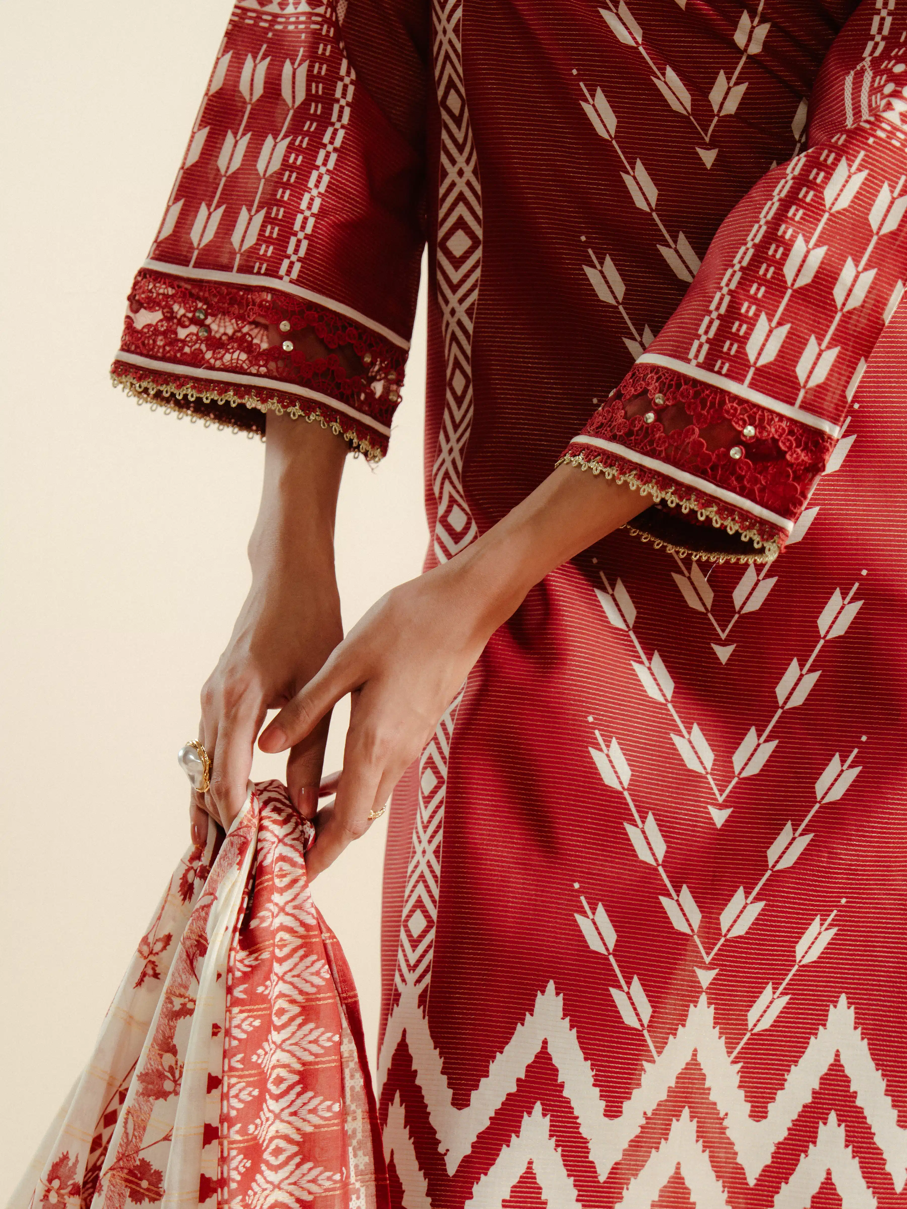 Pret Printed Lawn Suit - EWTKP5-81721-3P - Image 4